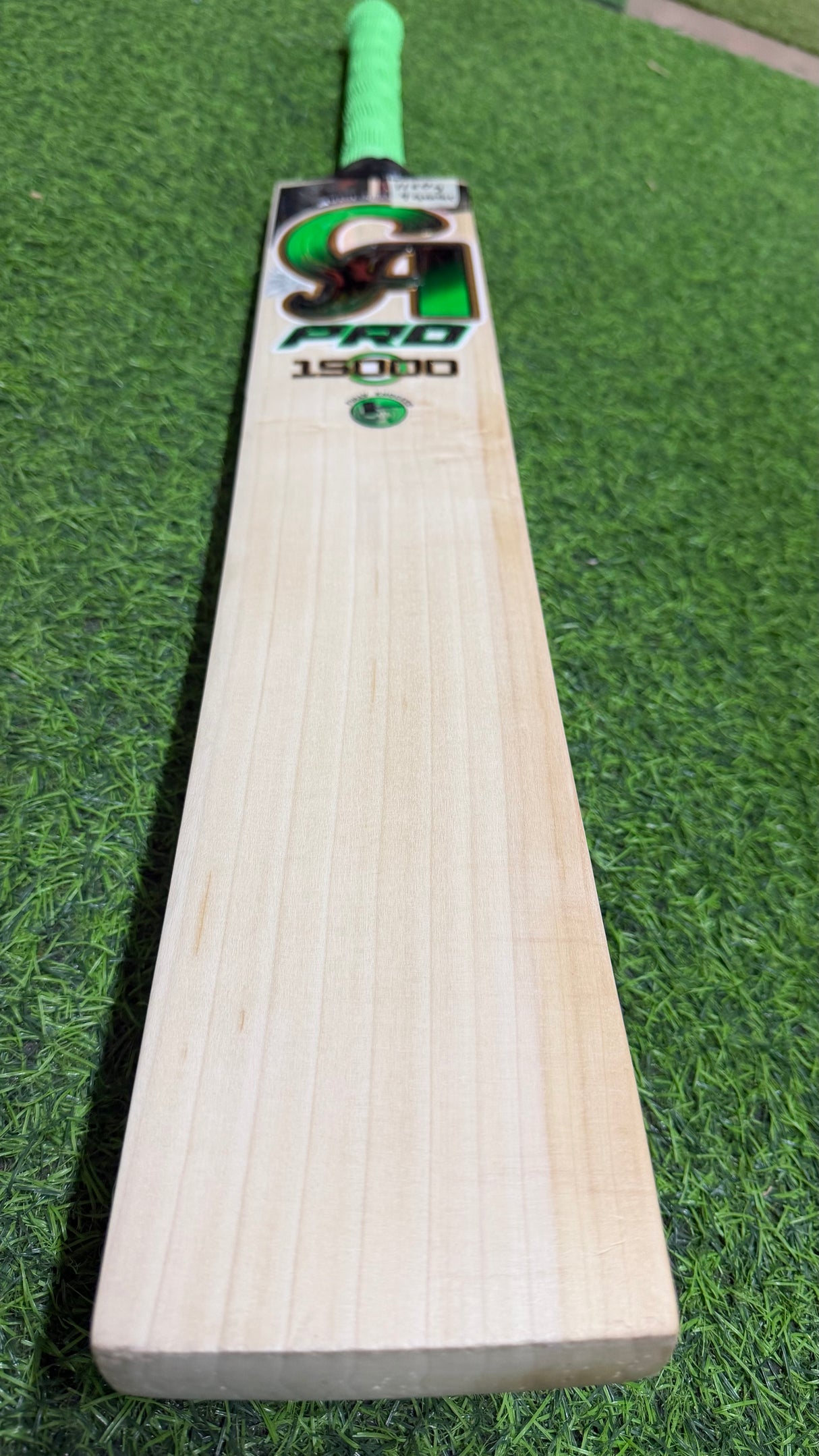 CA PRO 15000 Cricket Bat- English Willow-9 Grains-1160g