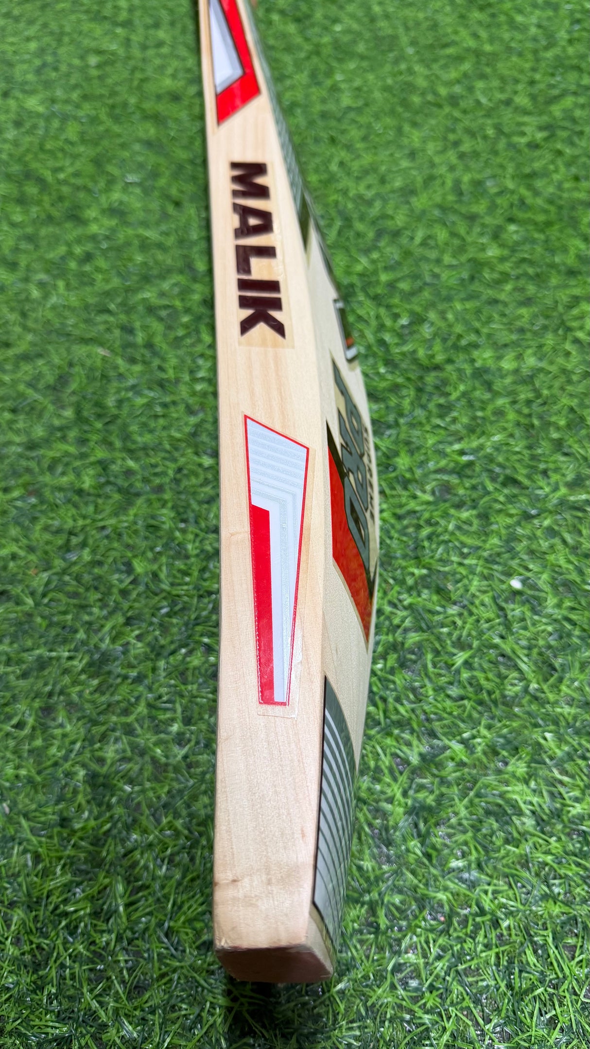 MB MALIK SUPREME PRO ENGLISH WILLOW CRICKET BAT-1178g-9 GRAINS