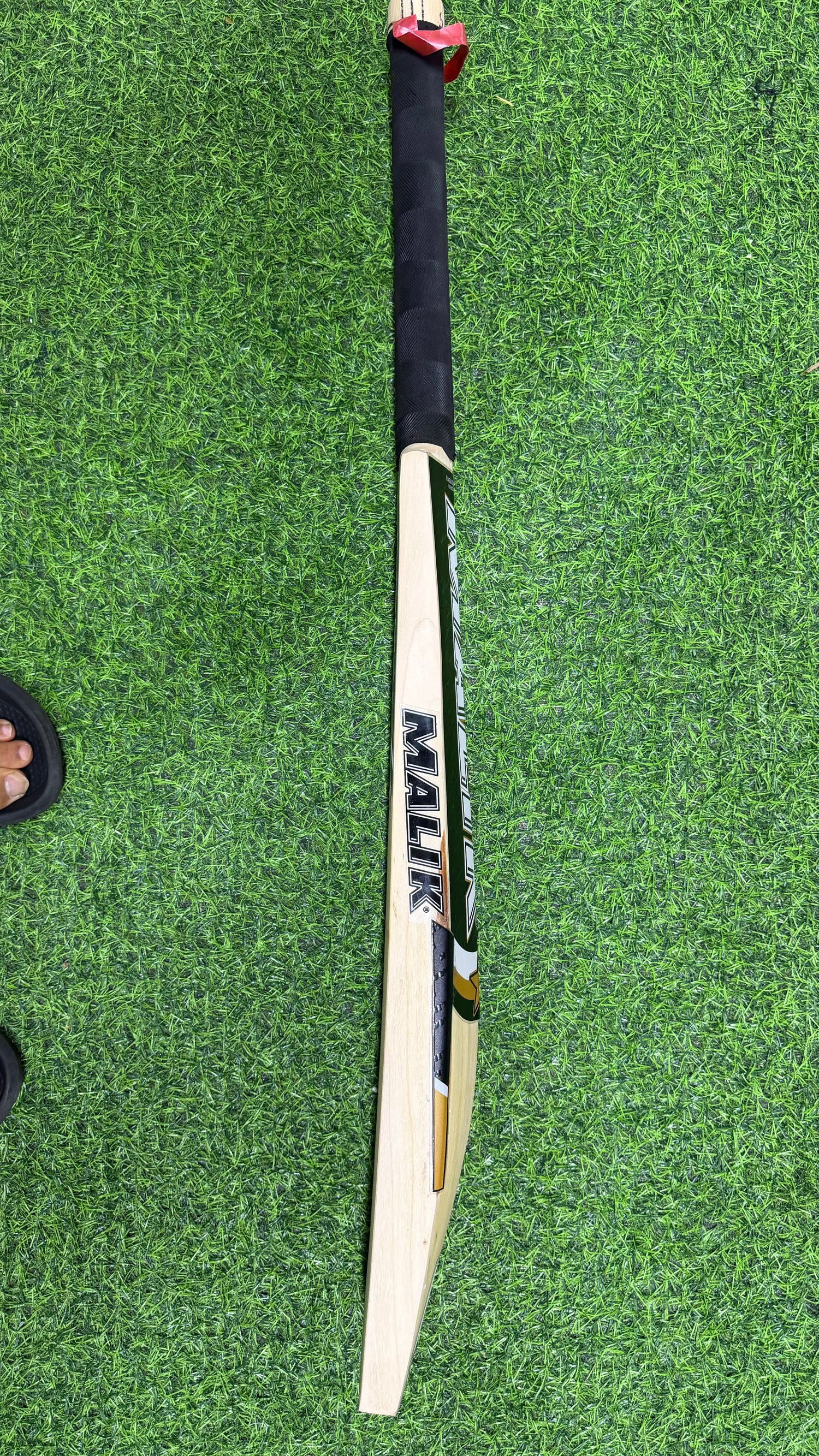 MB MALIK SUPREME PRO ENGLISH WILLOW CRICKET BAT-1178g-9 GRAINS
