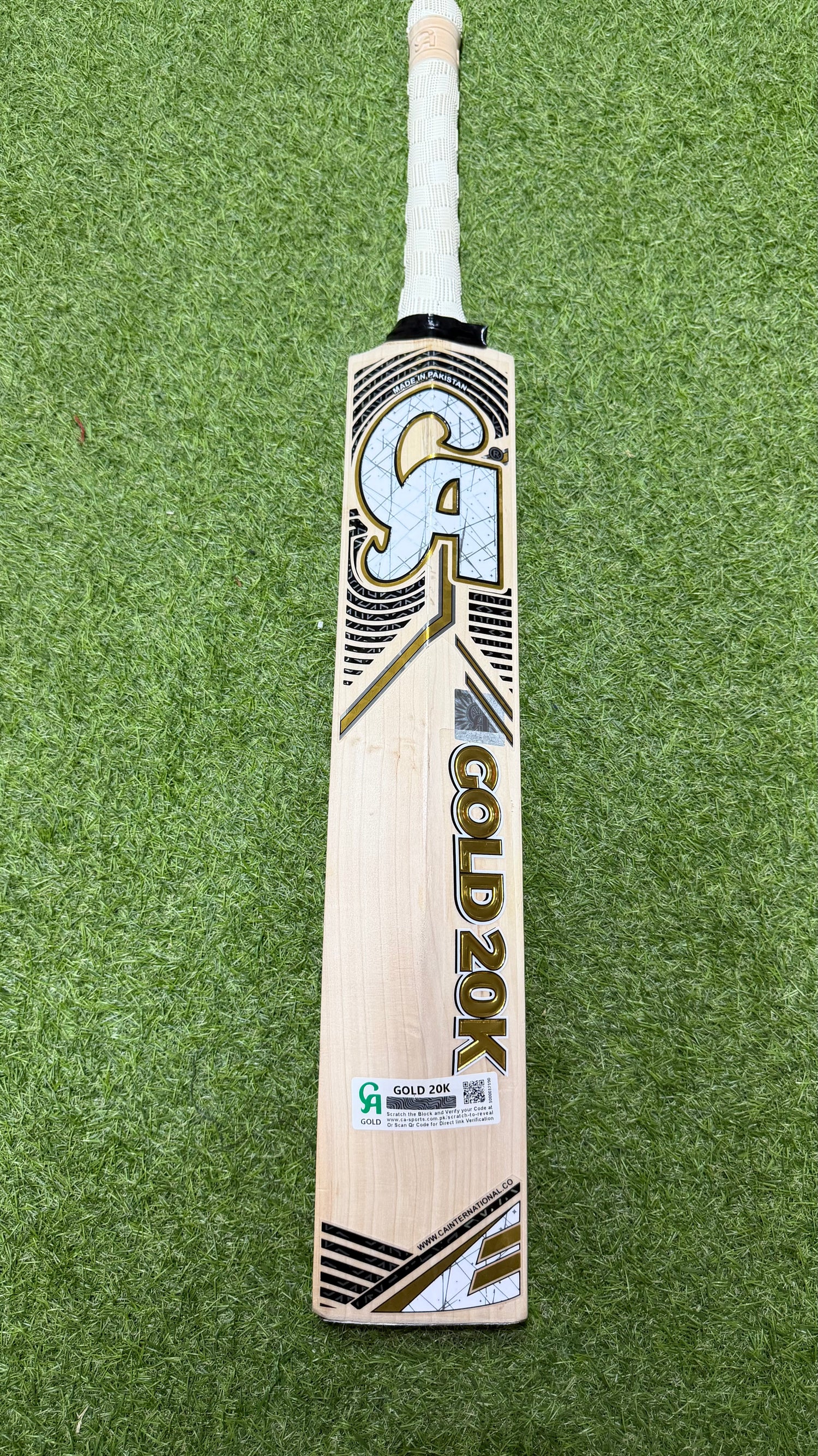 CA Gold 20k Cricket Bat-English Willow-11 Grains-1187g
