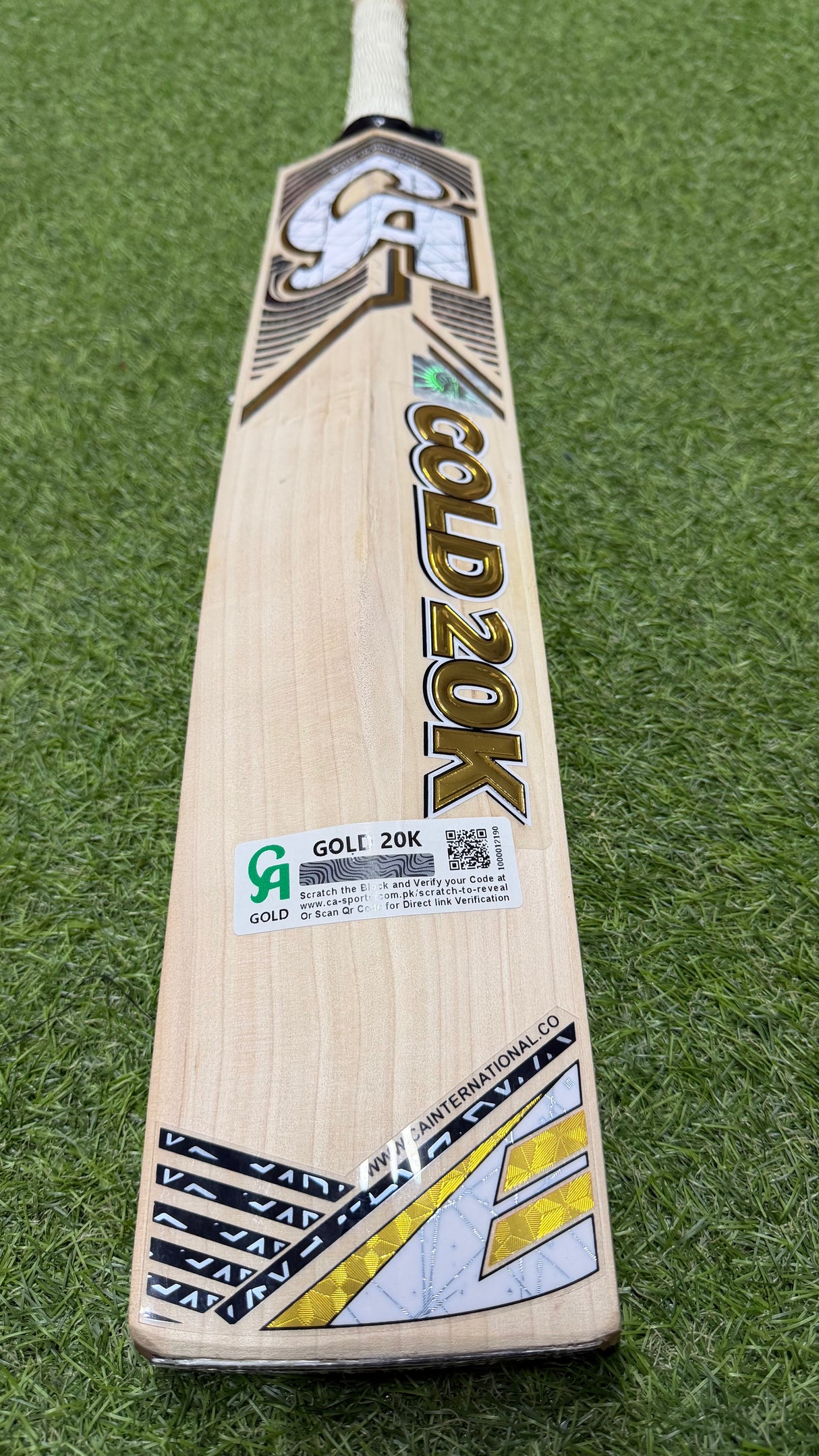 CA Gold 20k Cricket Bat-English Willow-11 Grains-1187g