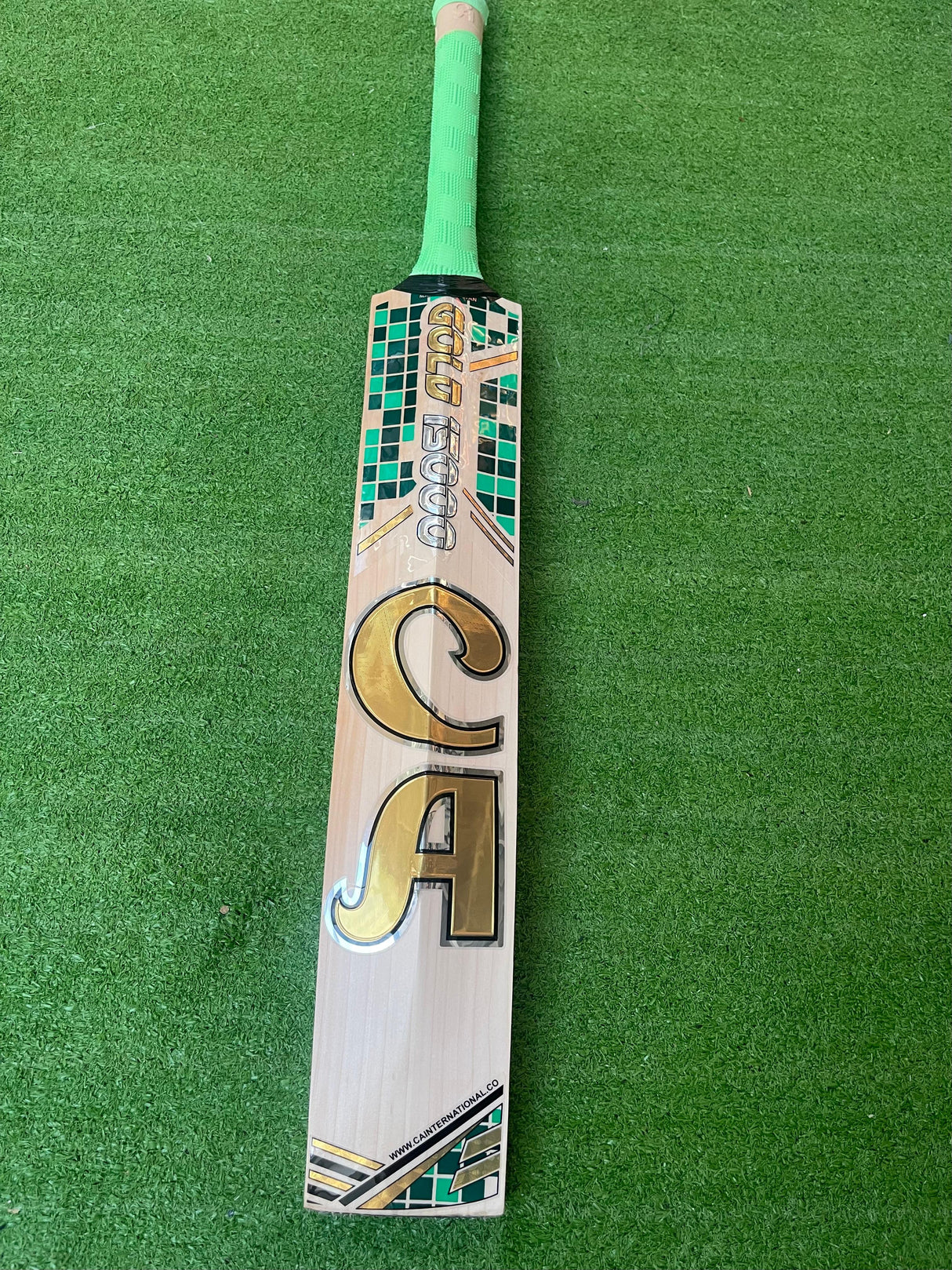 CA Gold 15000 Cricket Bat- English Willow-8 Grains-1205g