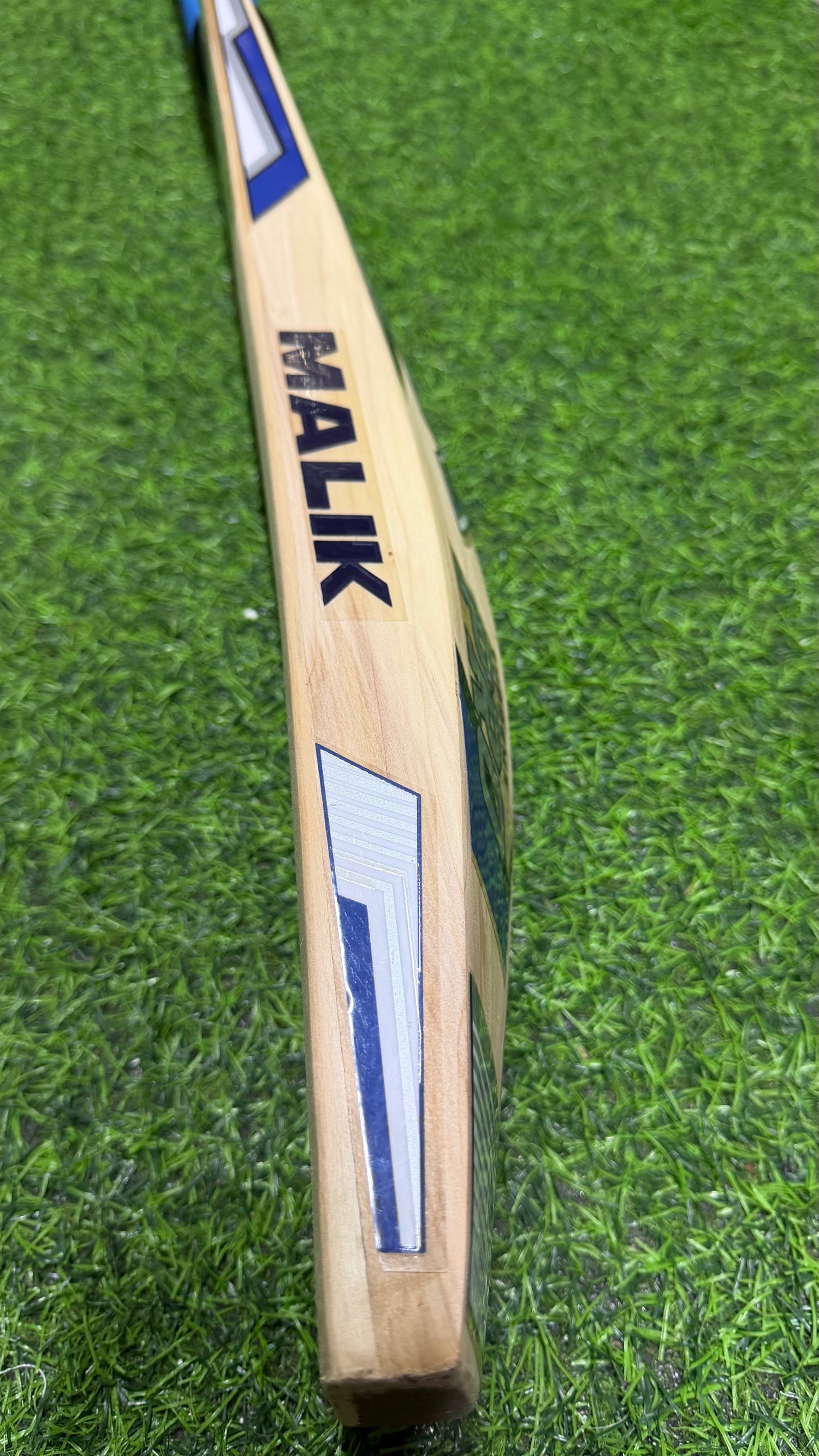MB MALIK SUPREME PRO ENGLISH WILLOW CRICKET BAT-1231g-8 GRAINS