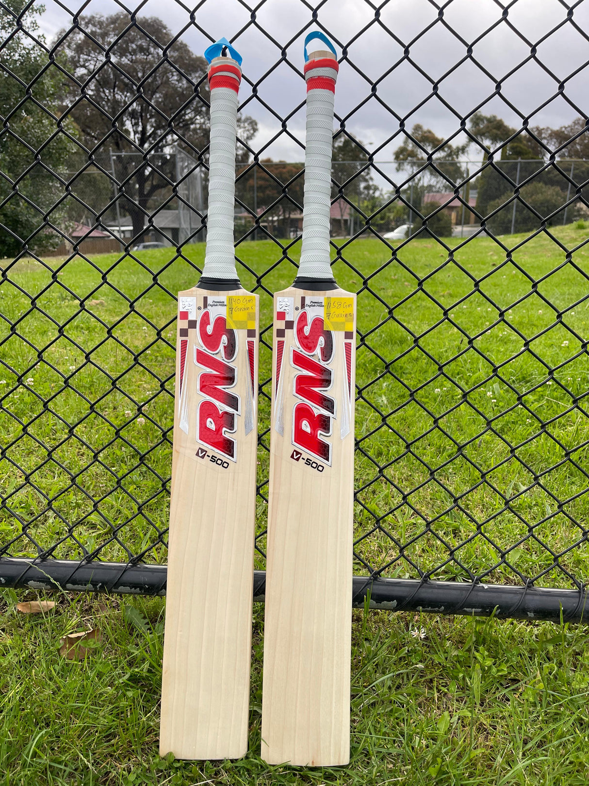 RNS Larsons V-500-Grade 1 English Willow Cricket Bat -1158g / 2.7 lb