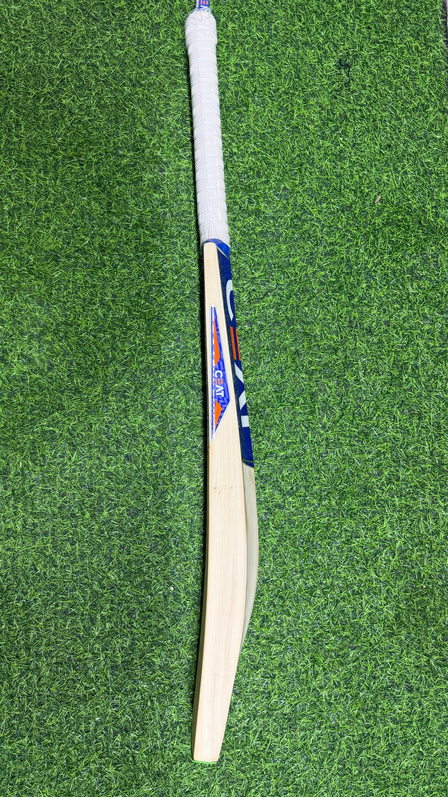 CEAT Hitman - Kashmir Willow Cricket Bat - 1295g