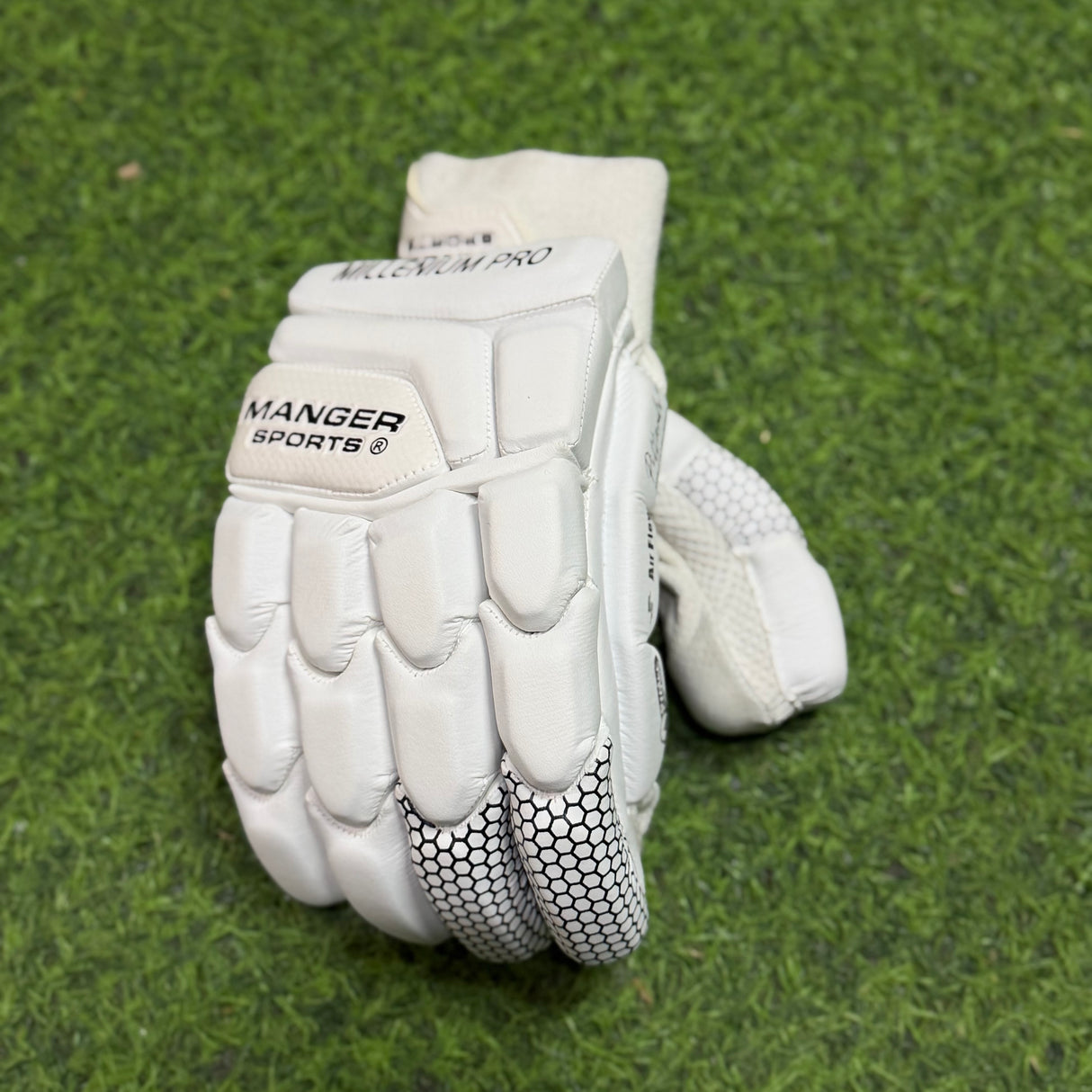 Manager Cricket Batting Gloves - Senior