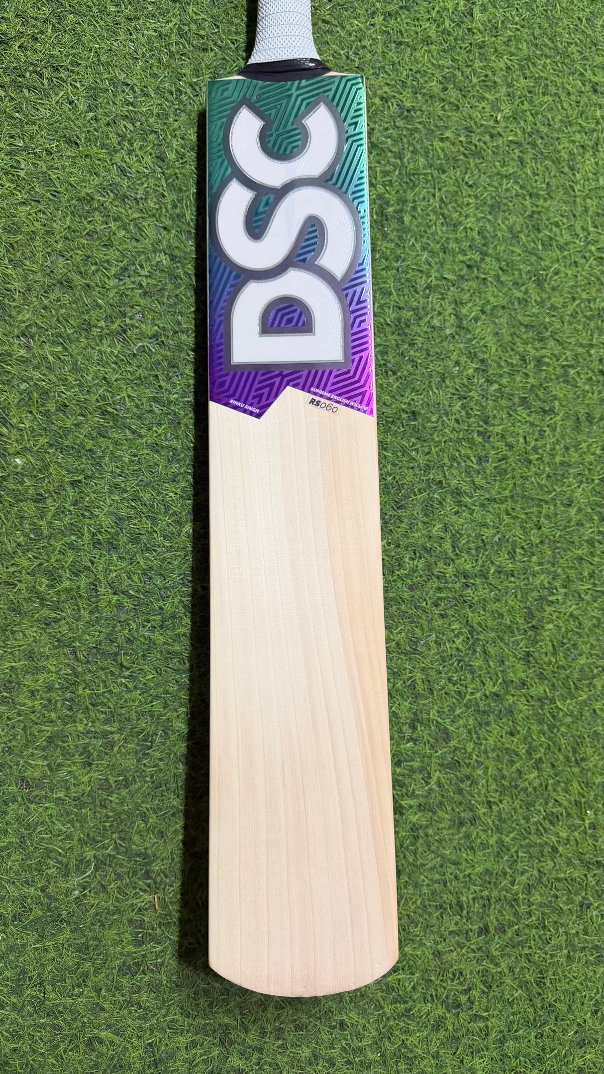 DSC RS 060 -Grade 1 English willow Cricket Bat - 9 Grains - 1195g