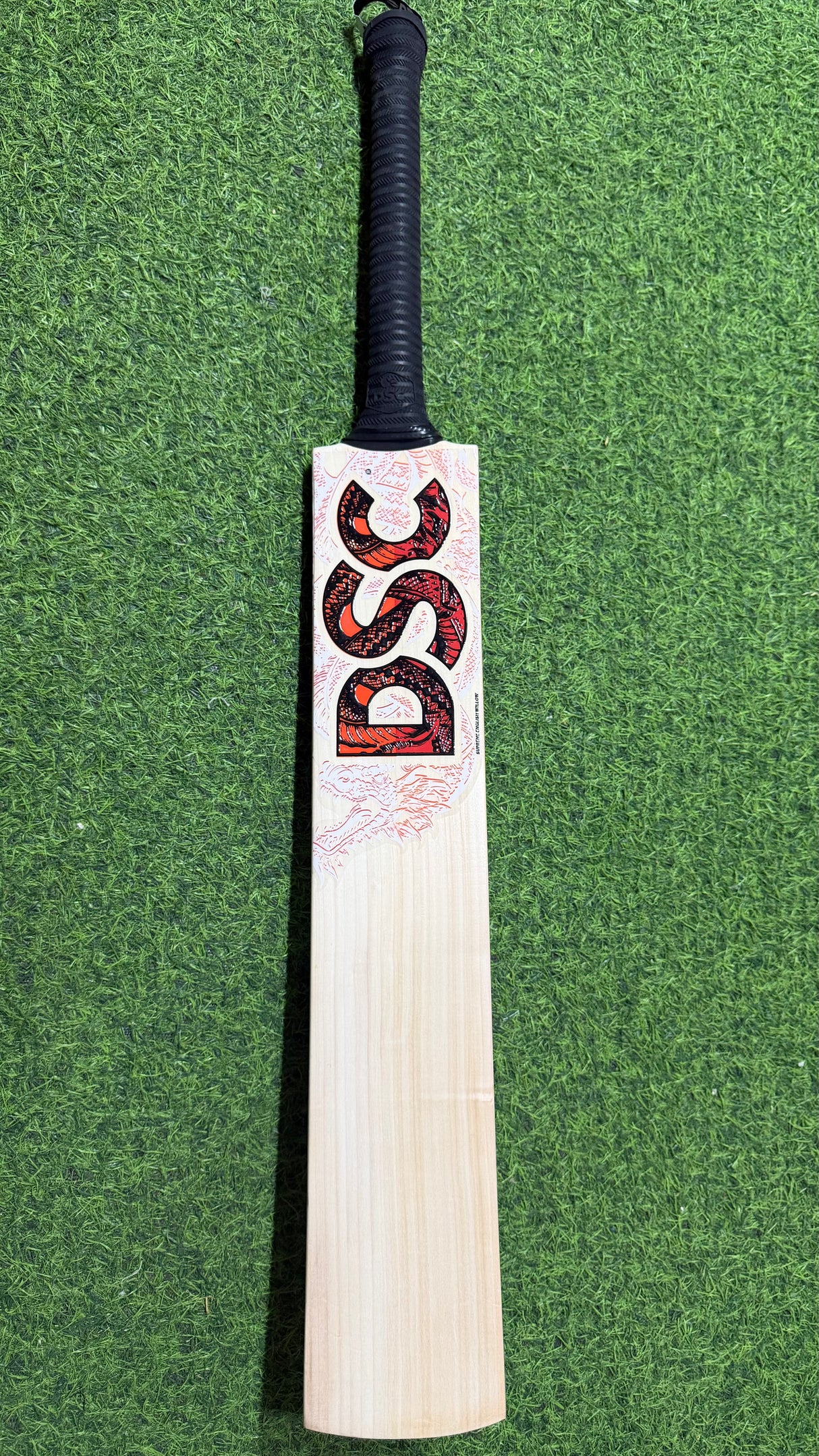 DSC Thumpa 3000 Edition English willow Cricket Bat - 12 Grains - 1250g