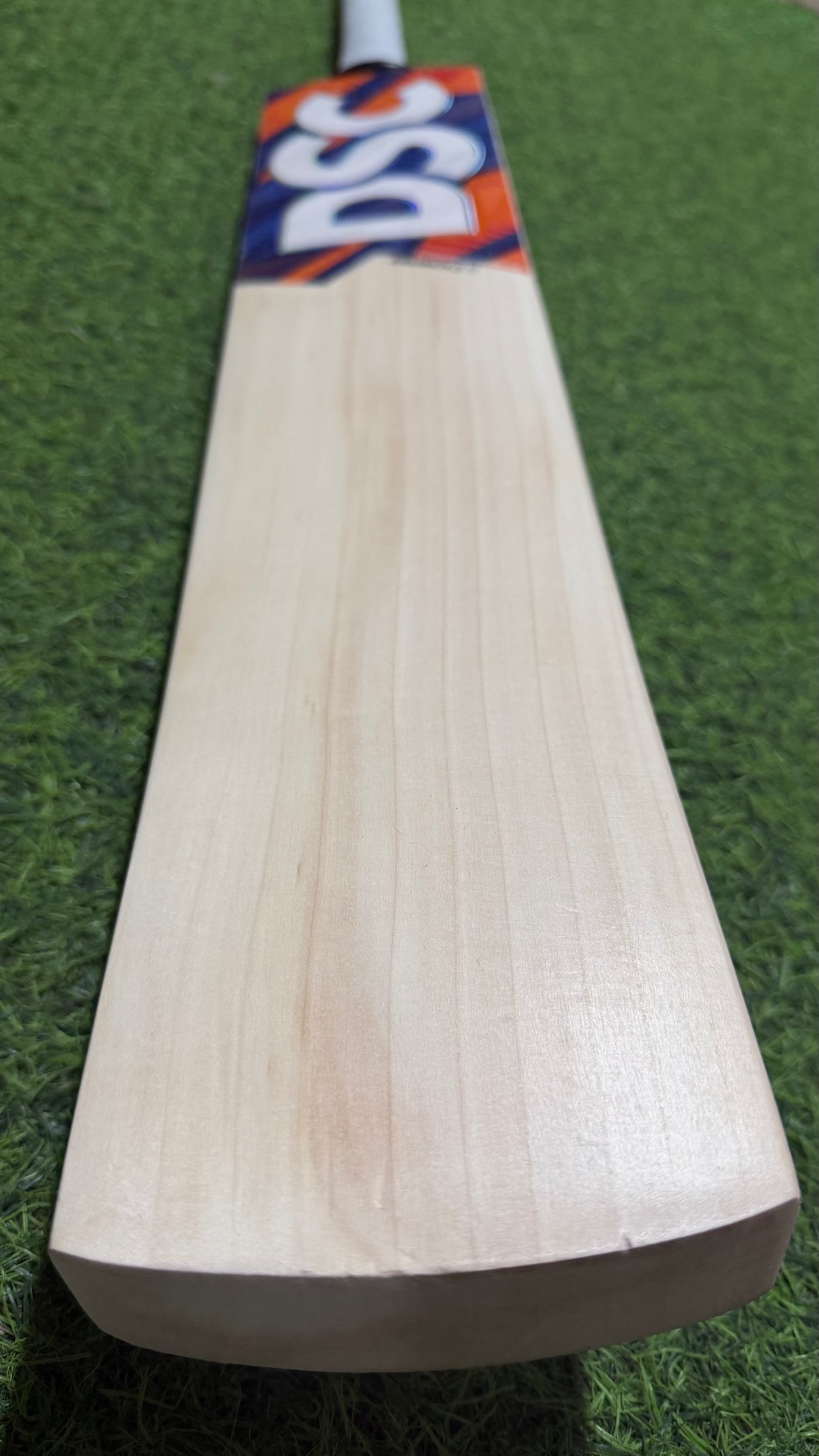 DSC KRUNCH 5.0 Grade 2 English willow Cricket Bat - 9 Grains - 1150g
