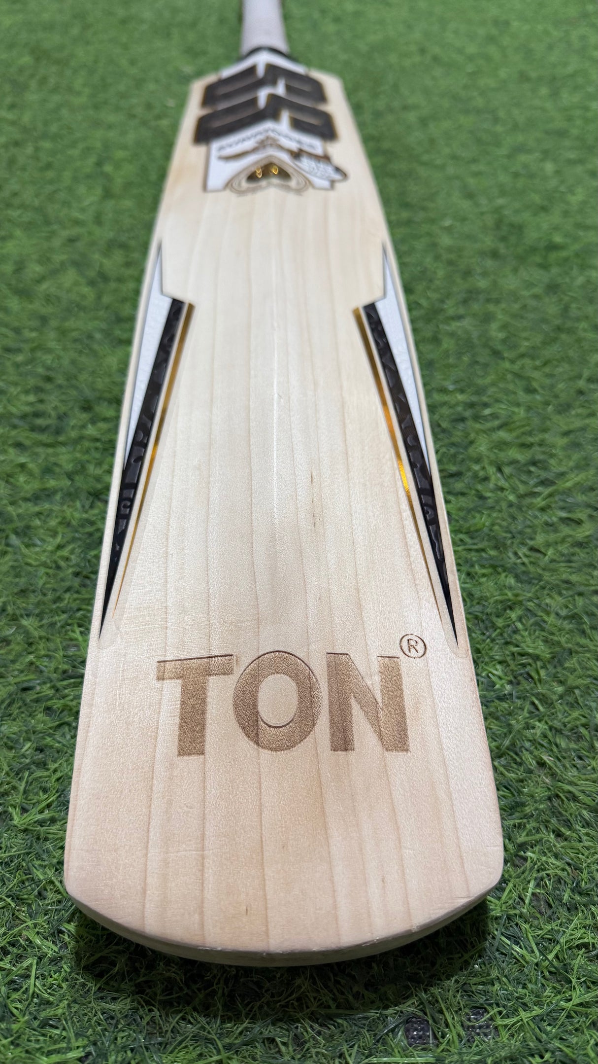 SS Smacker Players English willow Cricket Bat - 9 Grains - 1175g