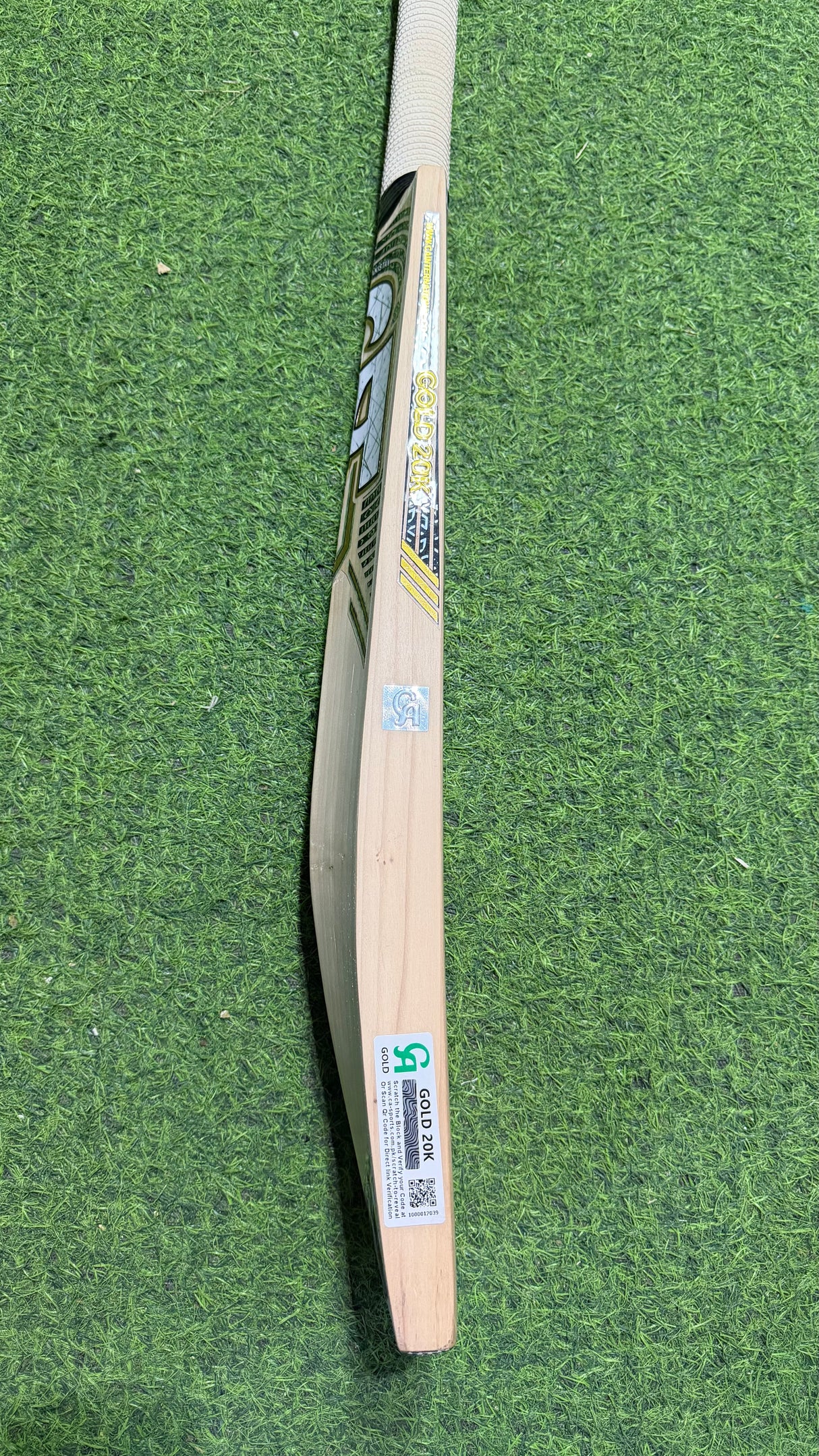 CA Gold 20k Cricket Bat-Player Grade-10 Grains-1192 gm