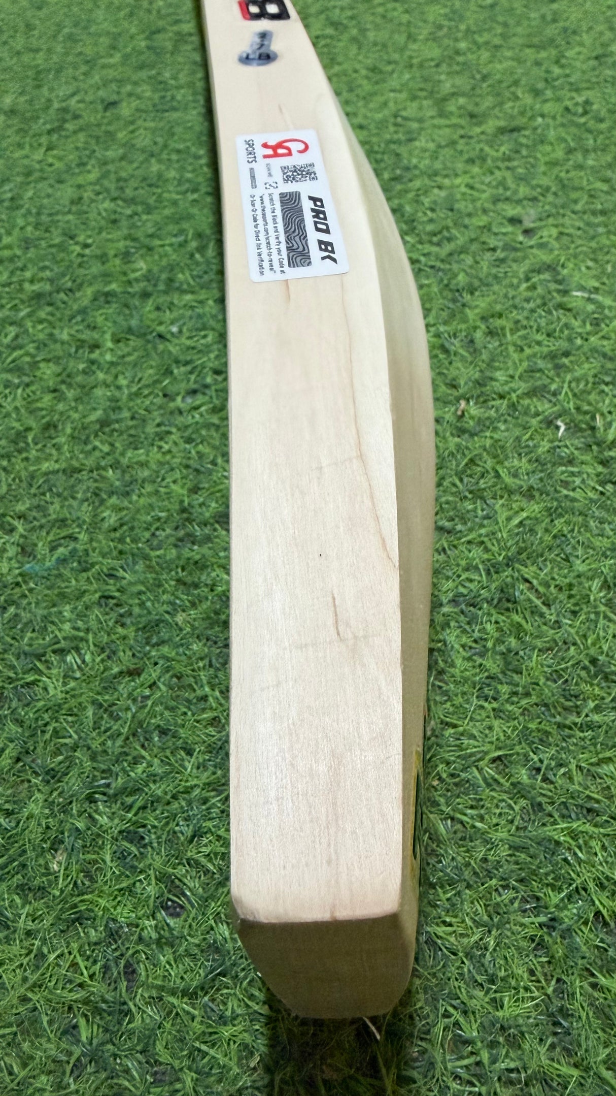 CA Pro 8k English Willow Cricket Bat | 6 grains / 1215g - 2.7 lb
