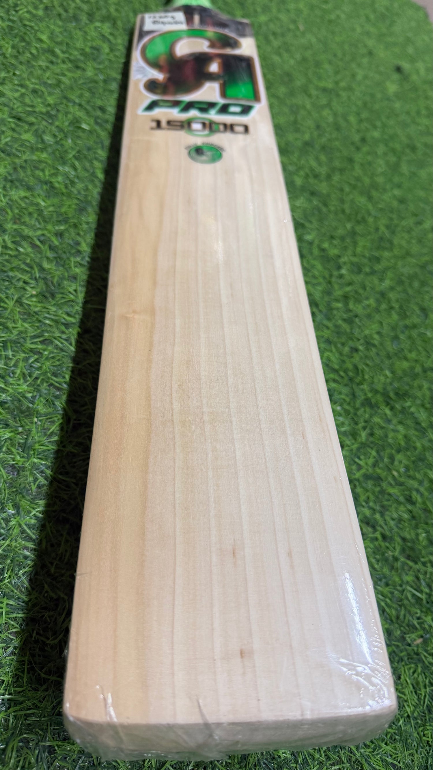 CA PRO 15000 Cricket Bat- English Willow-8 Grains-1220g