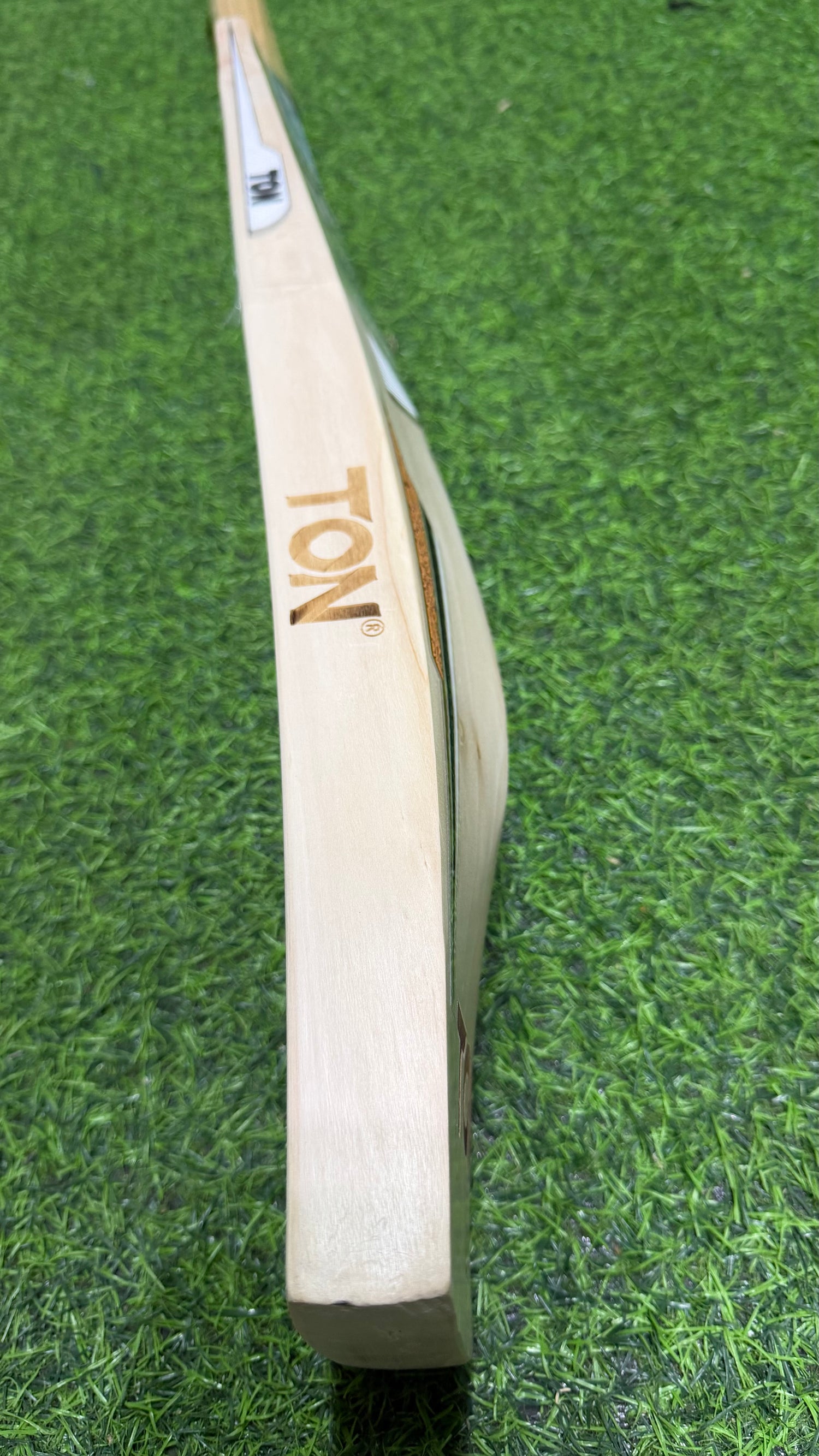 TON Super Edition | English willow Cricket Bat - 7 Grains - 1185g