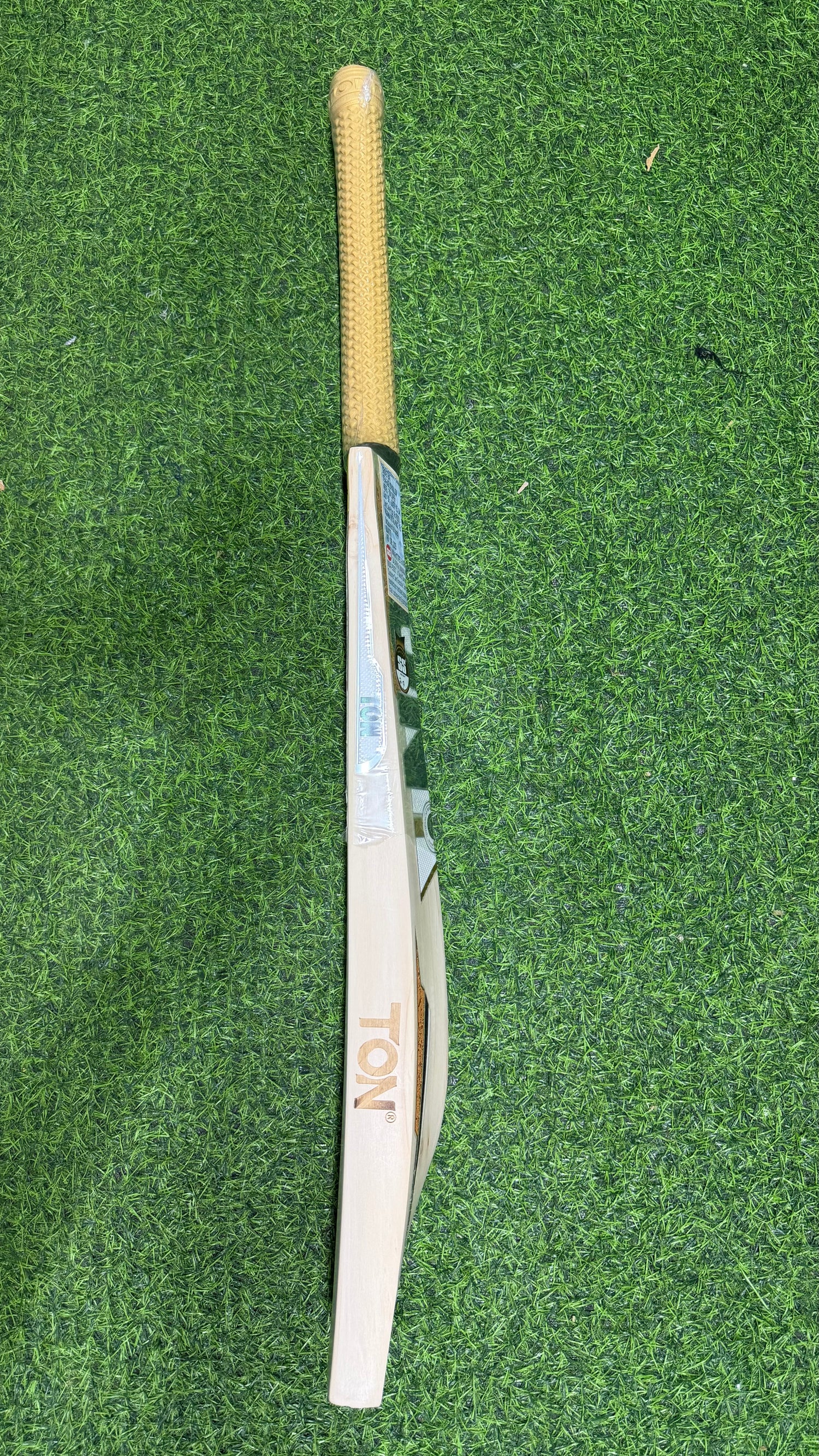 TON Super Edition | English willow Cricket Bat - 7 Grains - 1185g