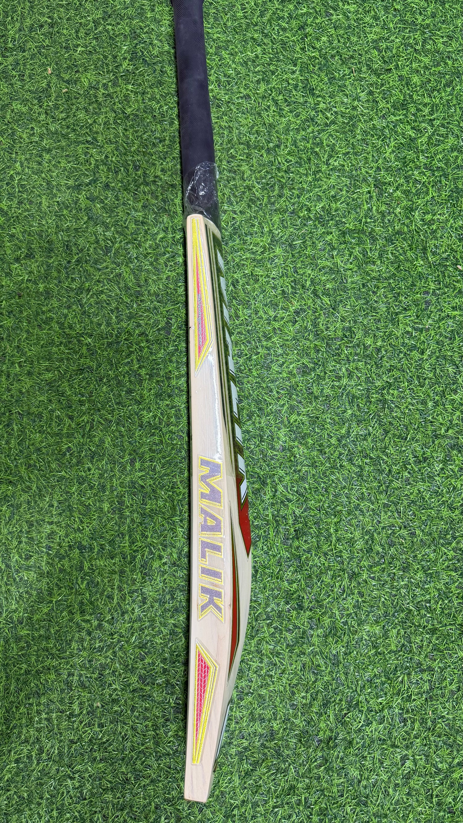 MB MALIK H PRO EDITION ENGLISH WILLOW CRICKET BAT-11 GRAINS-1295g