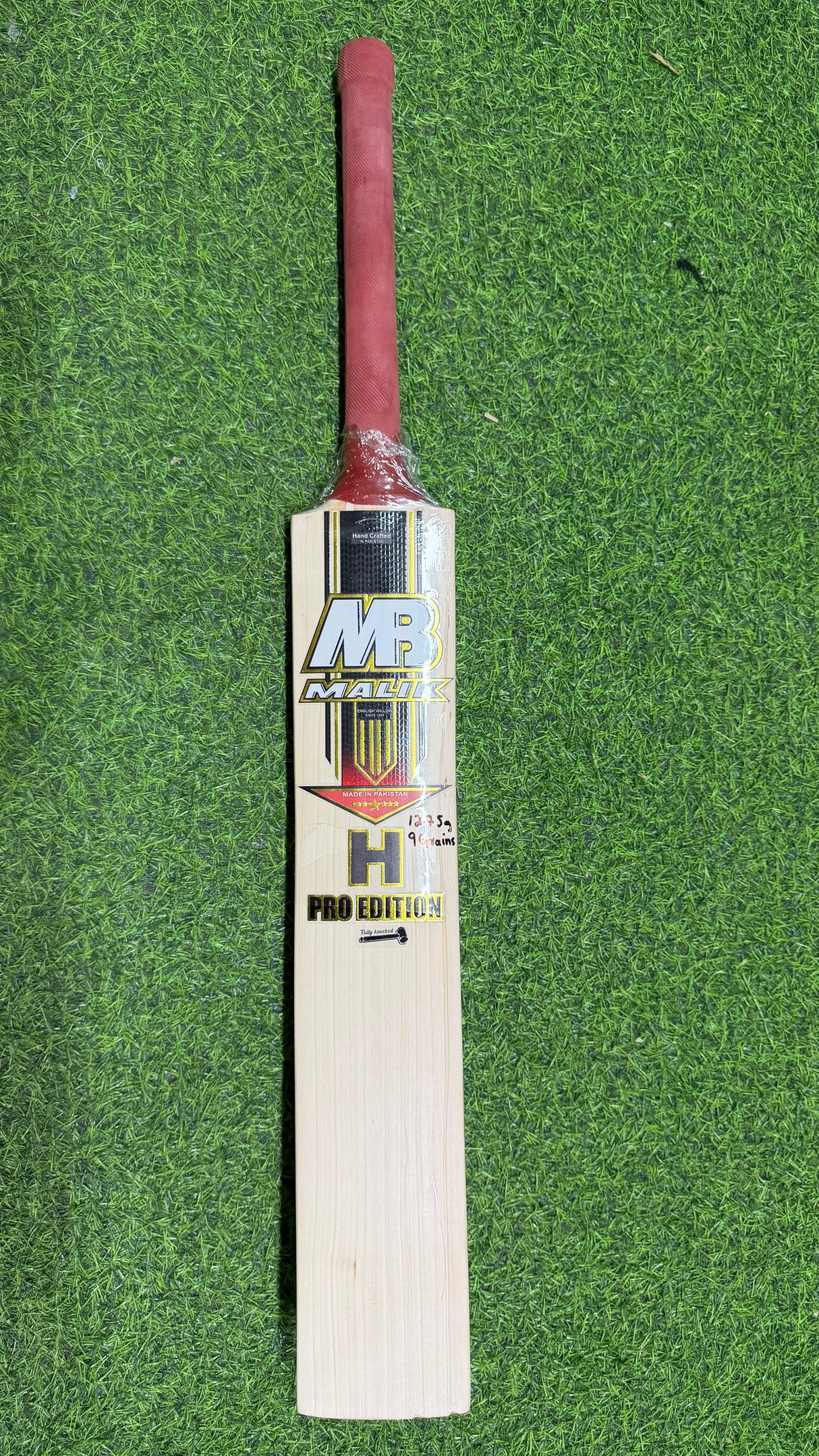 MB MALIK H PRO EDITION ENGLISH WILLOW CRICKET BAT-9 GRAINS-1275g