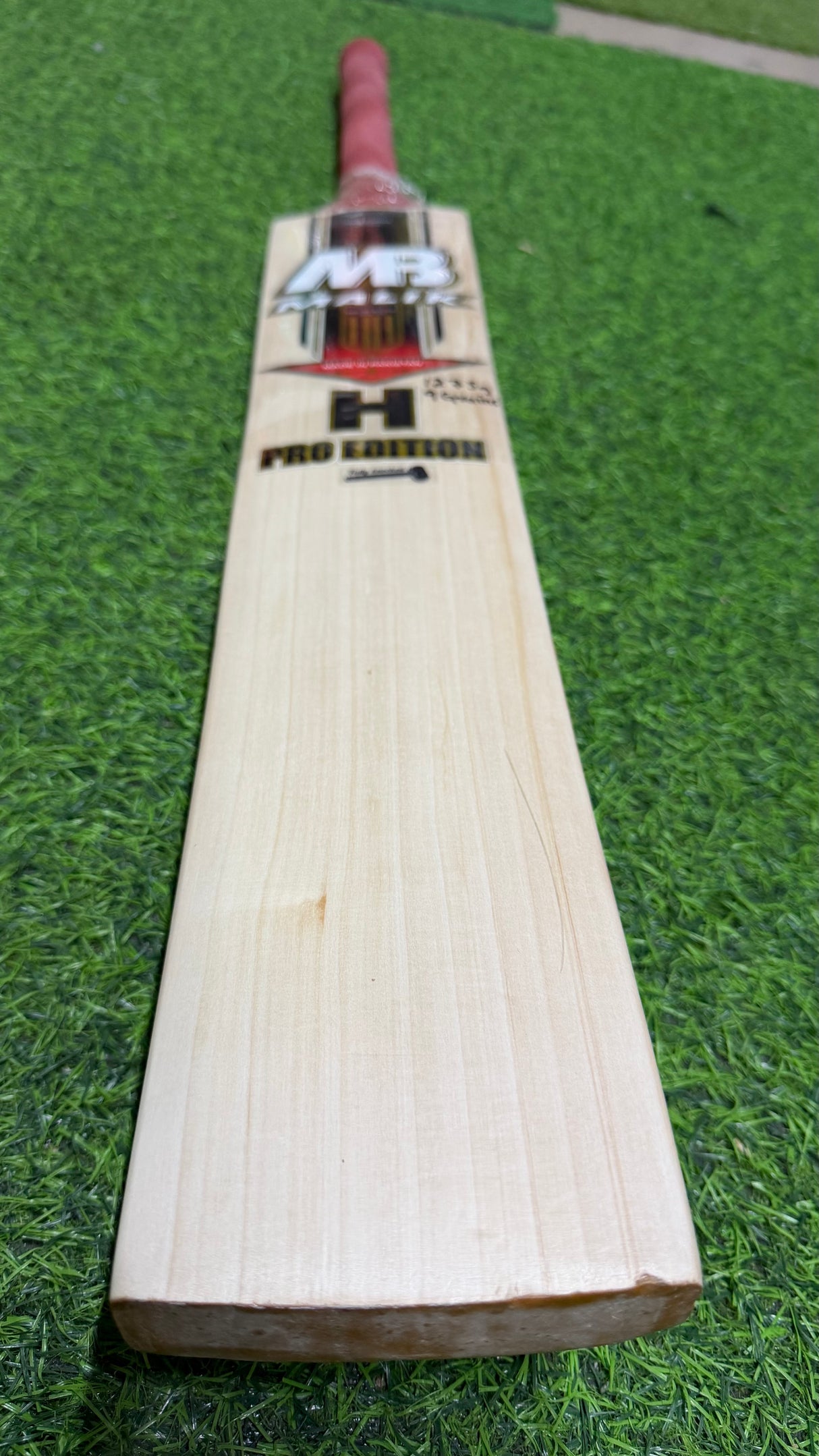 MB MALIK H PRO EDITION ENGLISH WILLOW CRICKET BAT-9 GRAINS-1275g