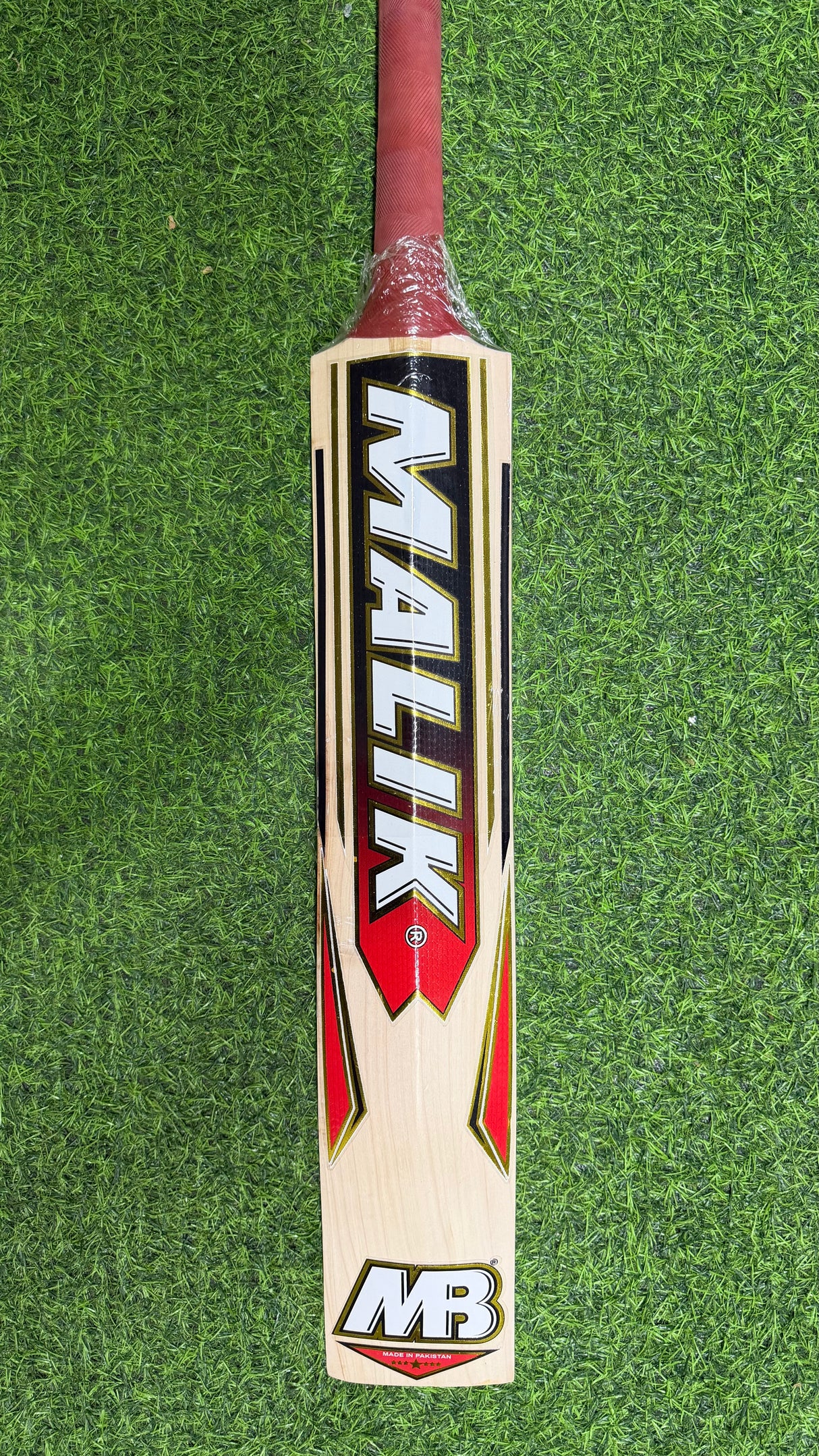 MB MALIK H PRO EDITION ENGLISH WILLOW CRICKET BAT-9 GRAINS-1275g