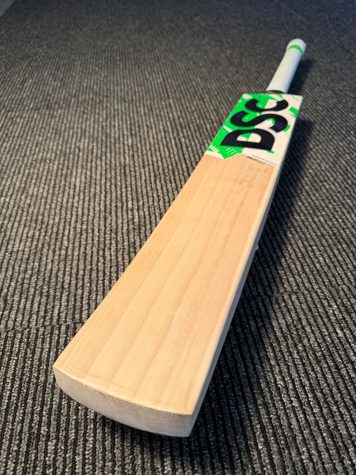 DSC SPLIIT 200 Supreme English willow Cricket Bat - 1165G 6 Grains