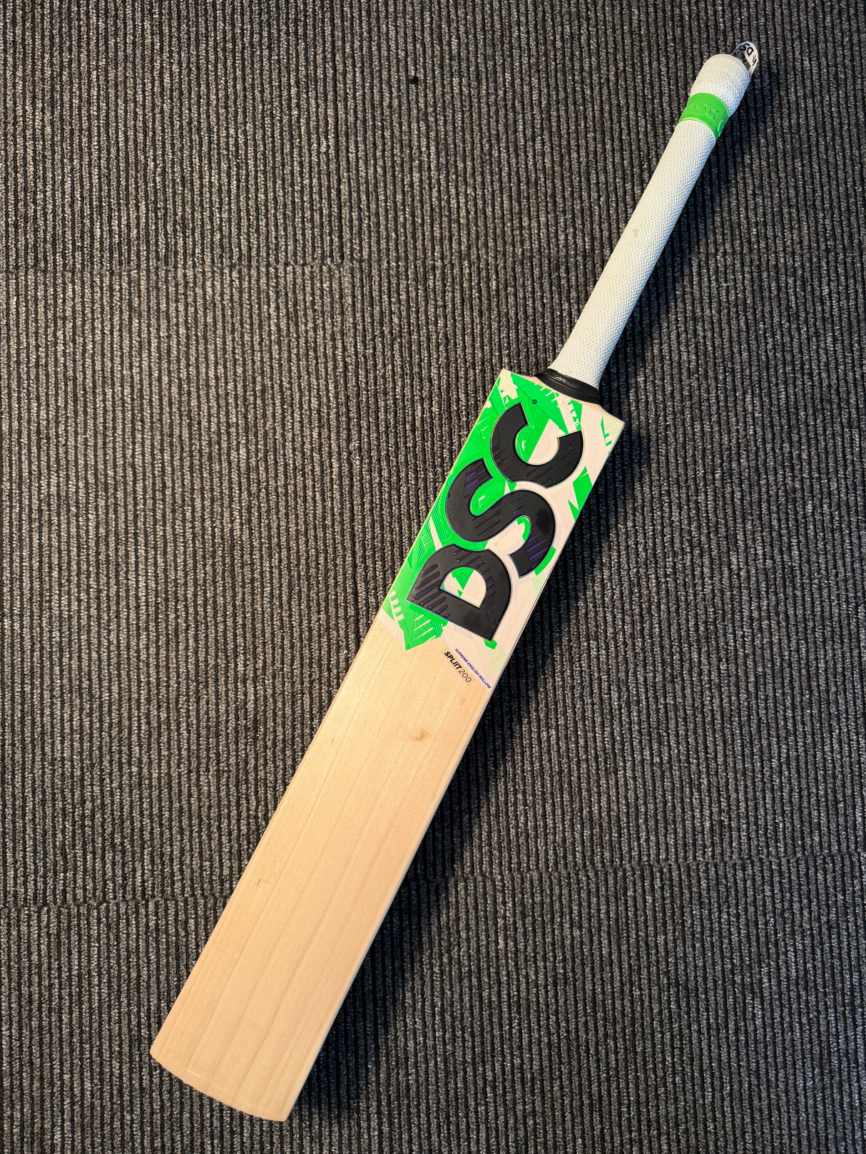 DSC SPLIIT 200 Supreme English willow Cricket Bat - 1165G 6 Grains