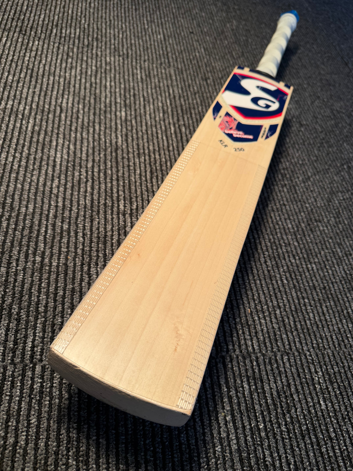 SG KLR 250 English willow Cricket Bat - 8 Grains 1190g