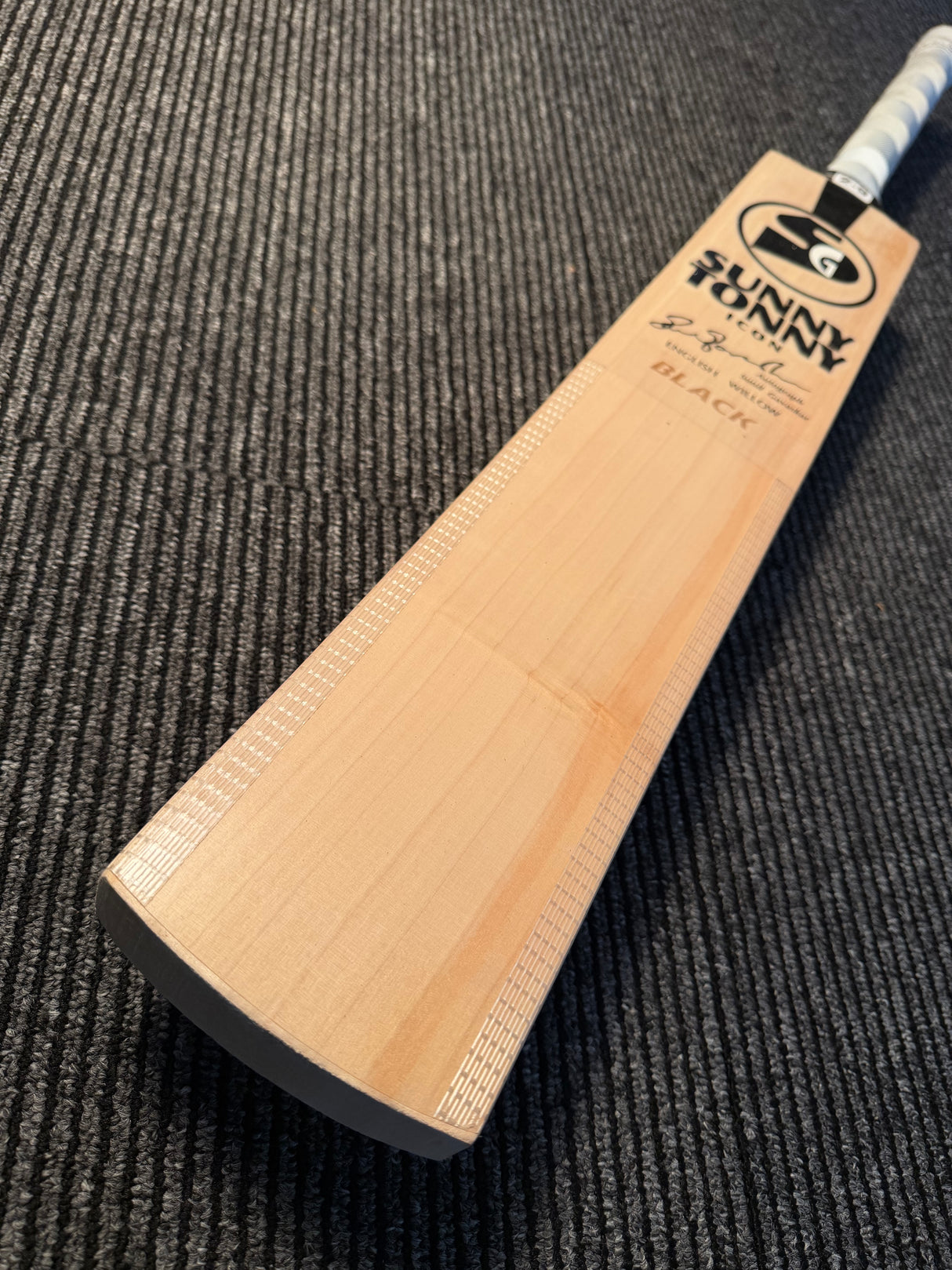 SG SUNNY TONNY Icon Black English willow Cricket Bat -1167g- 8 Grains