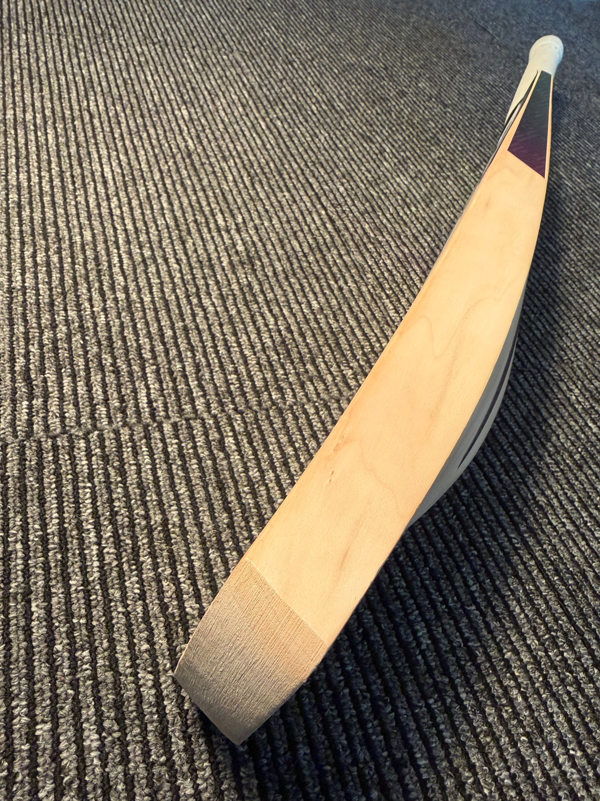 DSC RS 060 Grade 1 English willow Cricket Bat - 9 Grains - 1195g