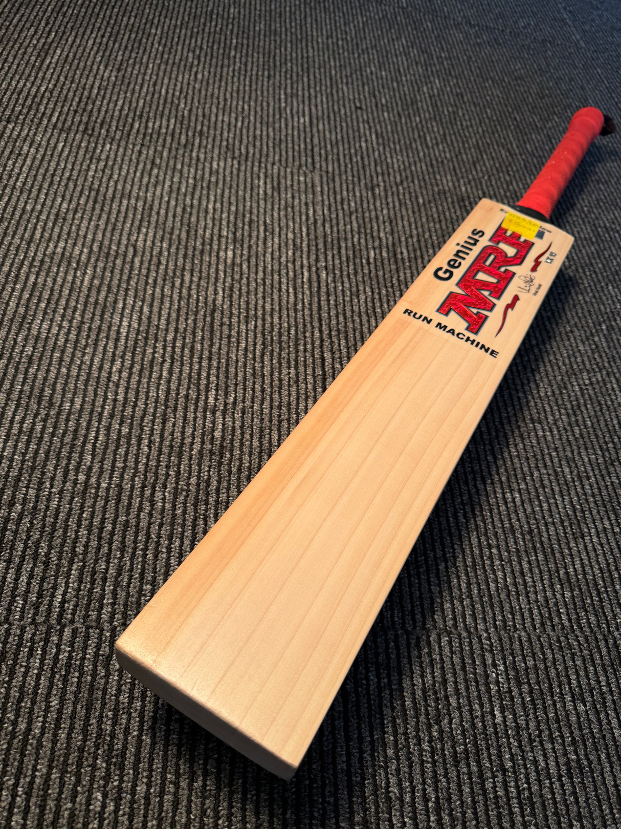 MRF Virat Kohli Genius Run Machine Grade 1 English Willow Cricket Bat -7 Grains 1153g