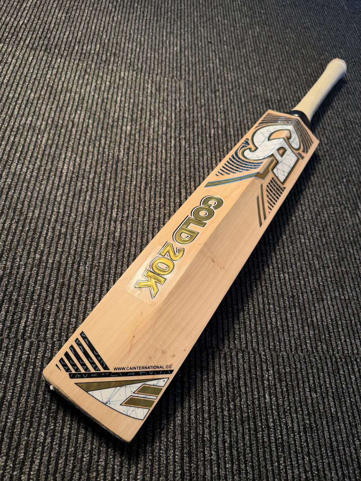 CA Gold 20k Cricket Bat-Player Grade-10 Grains-1192g - 2.8 lb