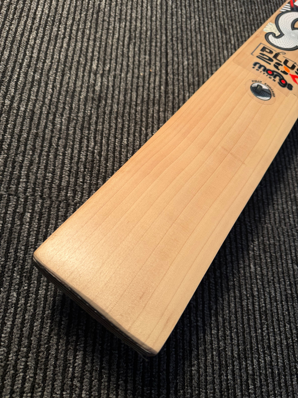 CA Plus 20K Eoin Morgan-Player Grade English Willow Cricket Bat -1215g-9 Grains - 2.8 lb