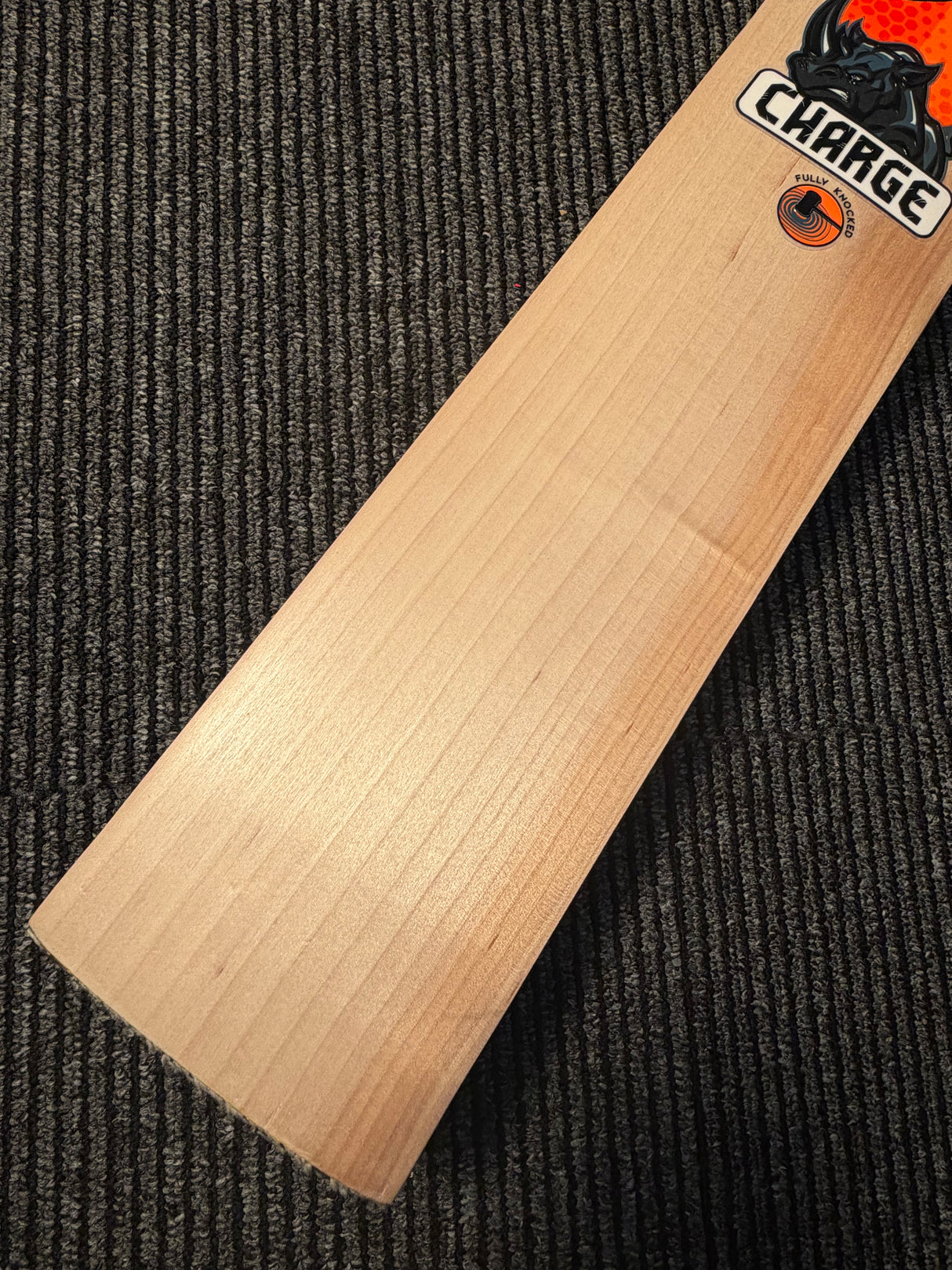 CA CHARGE English Willow Cricket Bat - 10 Grains-1195g - 2.7 lb