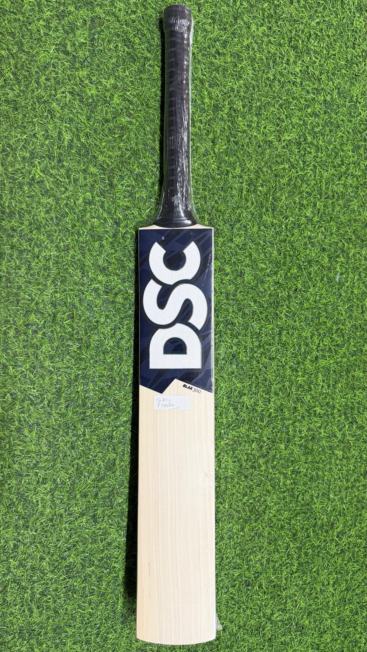 DSC Blak 300 -Grade 1 English willow Cricket Bat - 7 Grains - 1230g