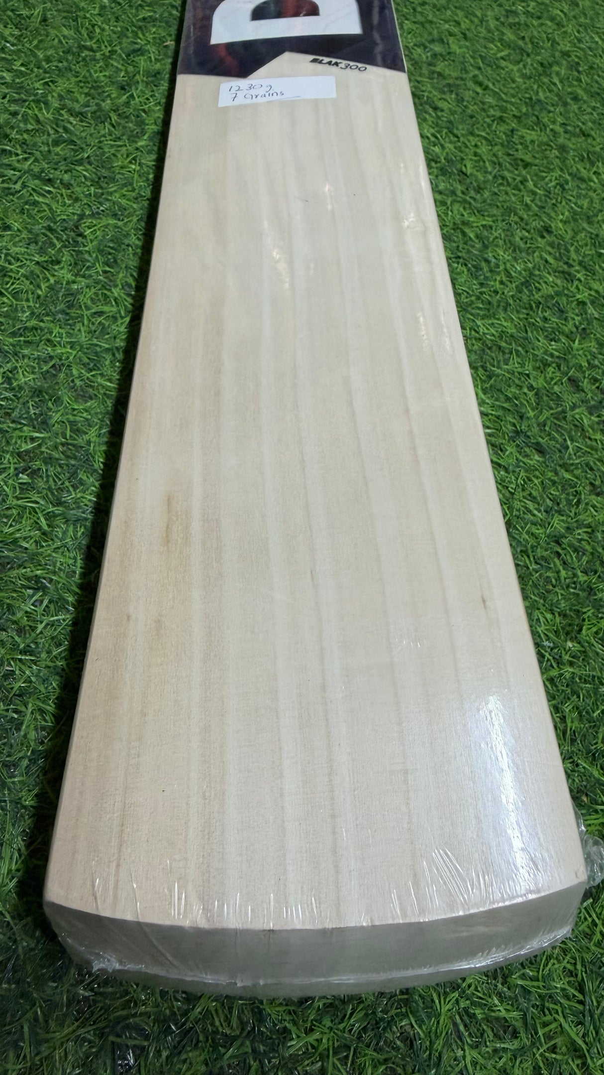 DSC Blak 300 -Grade 1 English willow Cricket Bat - 7 Grains - 1230g
