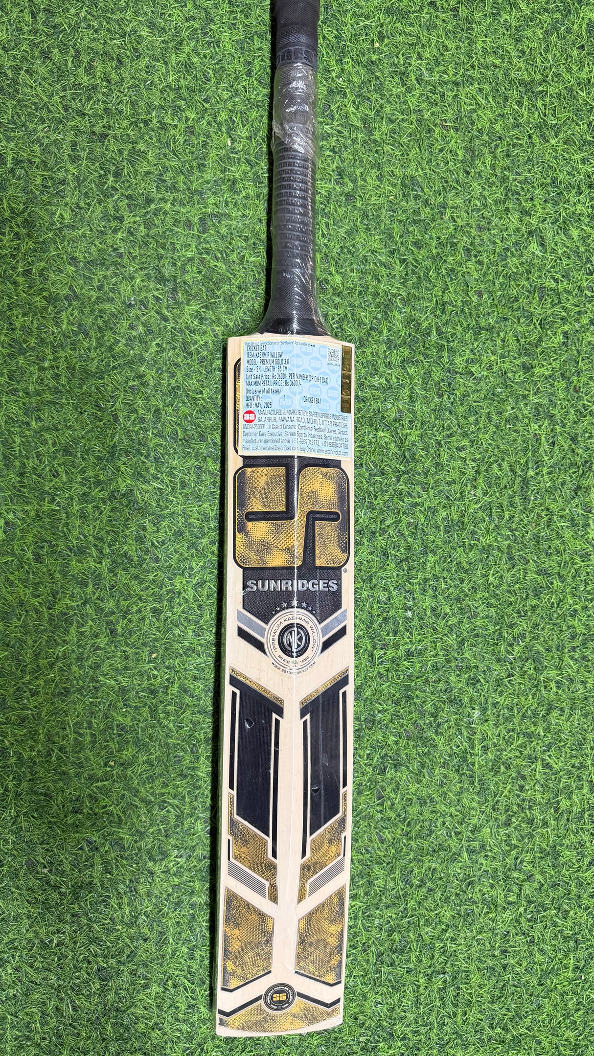 SS Sunridges 3.0 Kashmir willow Cricket Bat | 1390 Grams ( 3.0 lb )