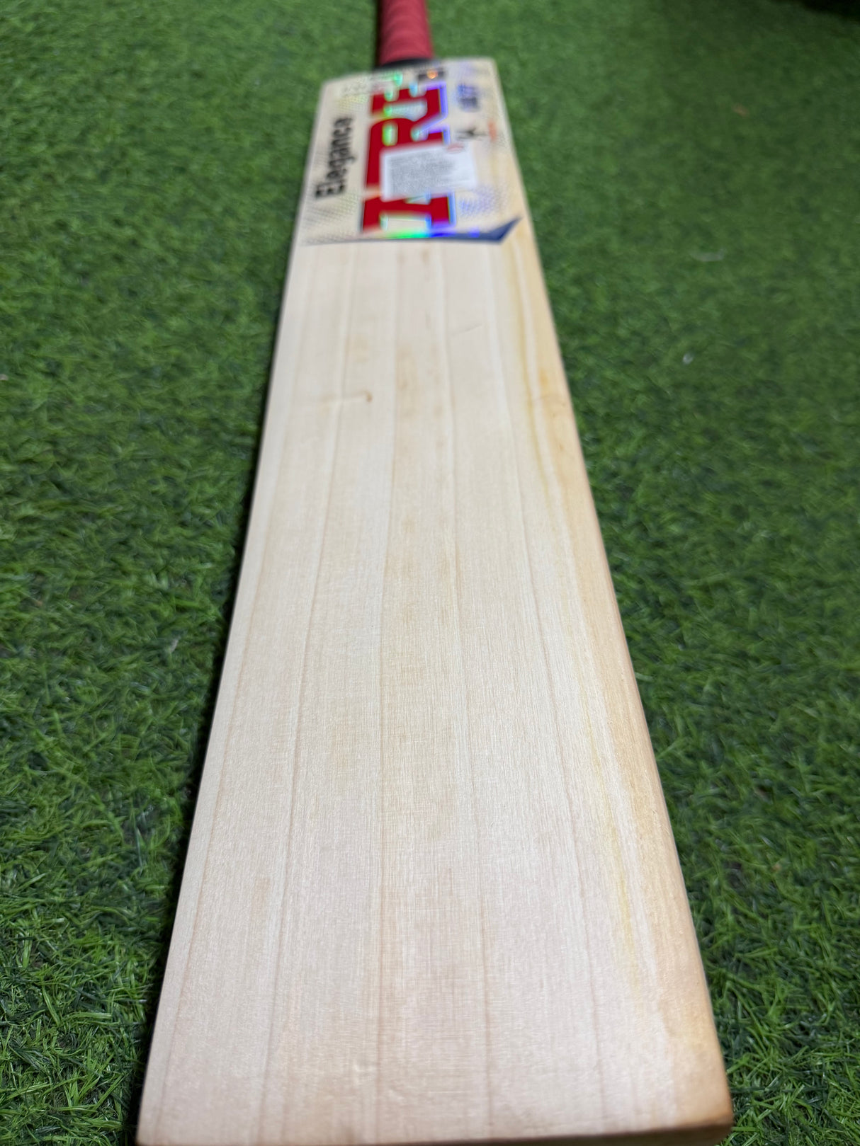 MRF Elegance Gill 77 Edition English Willow Cricket Bat -6 Grains / 1175g ( 2.7 lb )
