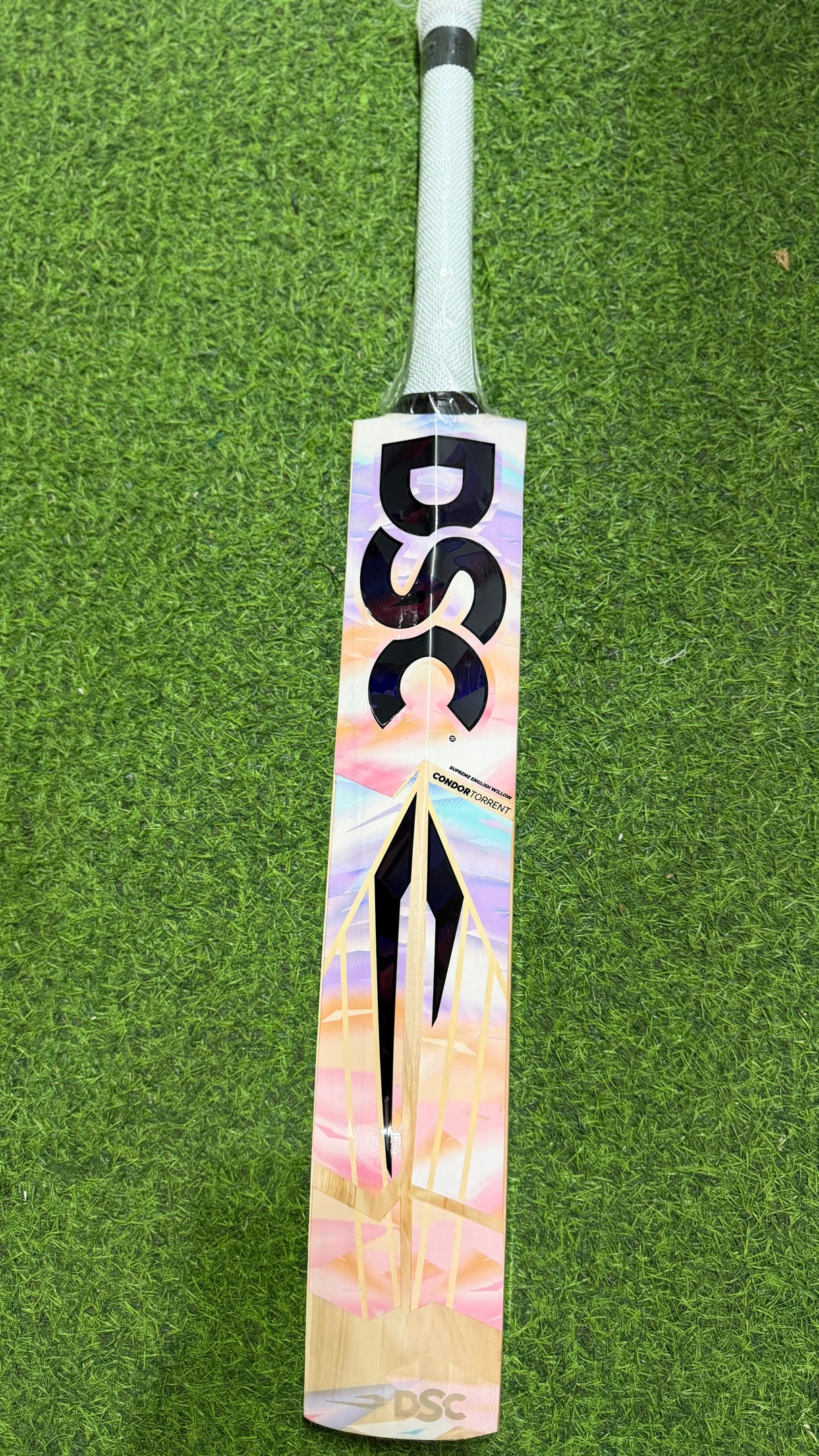 DSC Condor Torrrent - English willow Cricket Bat - 9 Grains - 1195 g