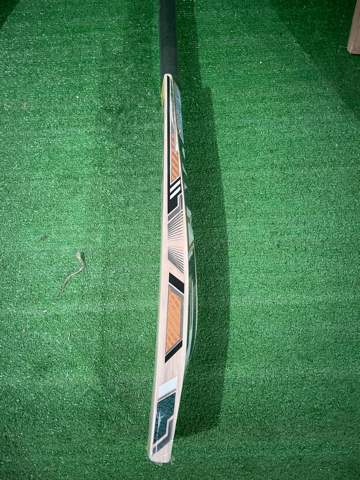 TON 999 | English willow Cricket Bat - 6 Grains- 1215g