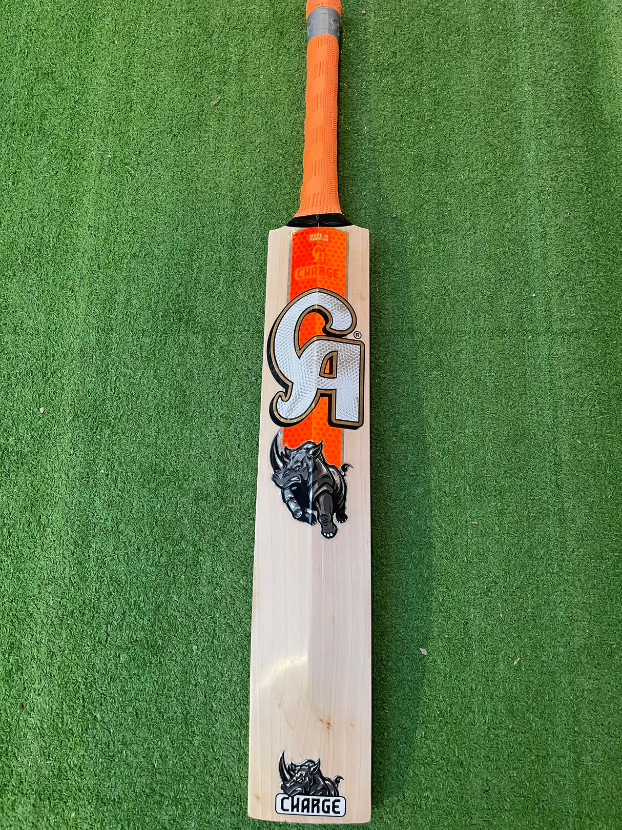 CA CHARGE English Willow Cricket Bat - 10 Grains-1195g