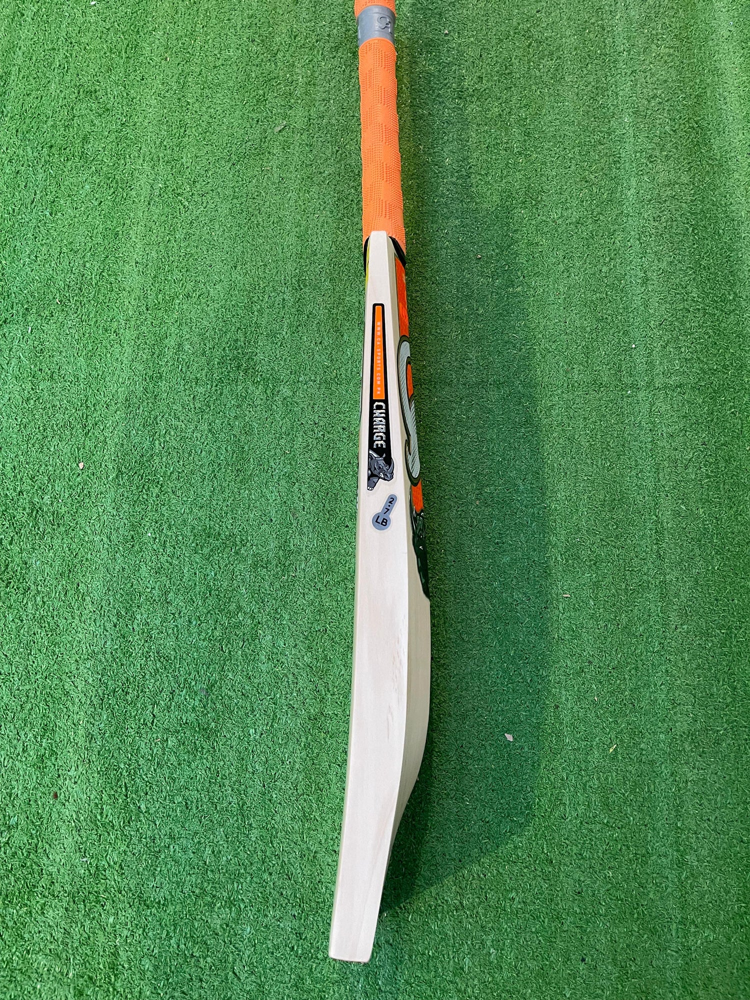 CA CHARGE English Willow Cricket Bat - 10 Grains-1195g