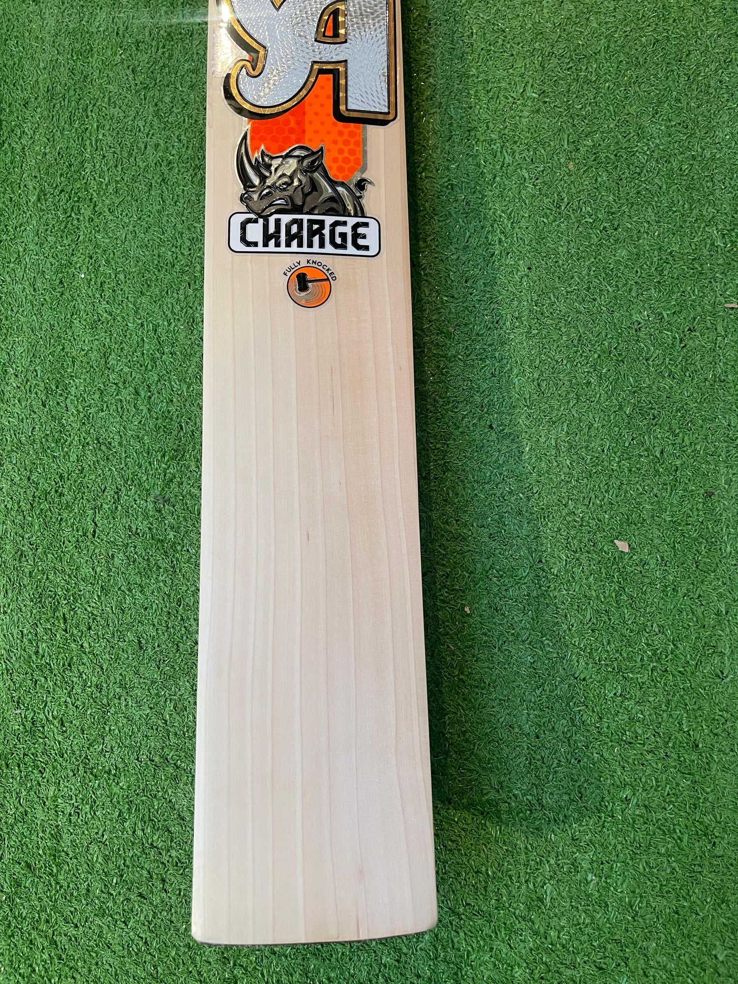 CA CHARGE English Willow Cricket Bat - 8 Grains-1225g