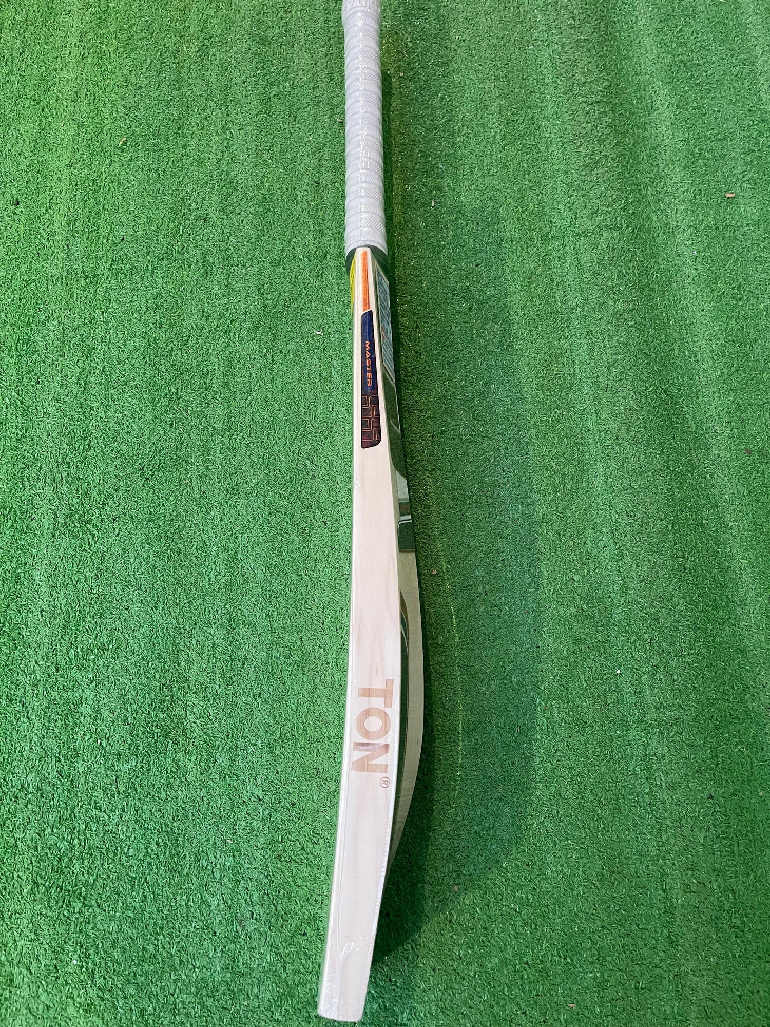 SS Master 5000 English willow Cricket Bat - 6 Grains - 1200g