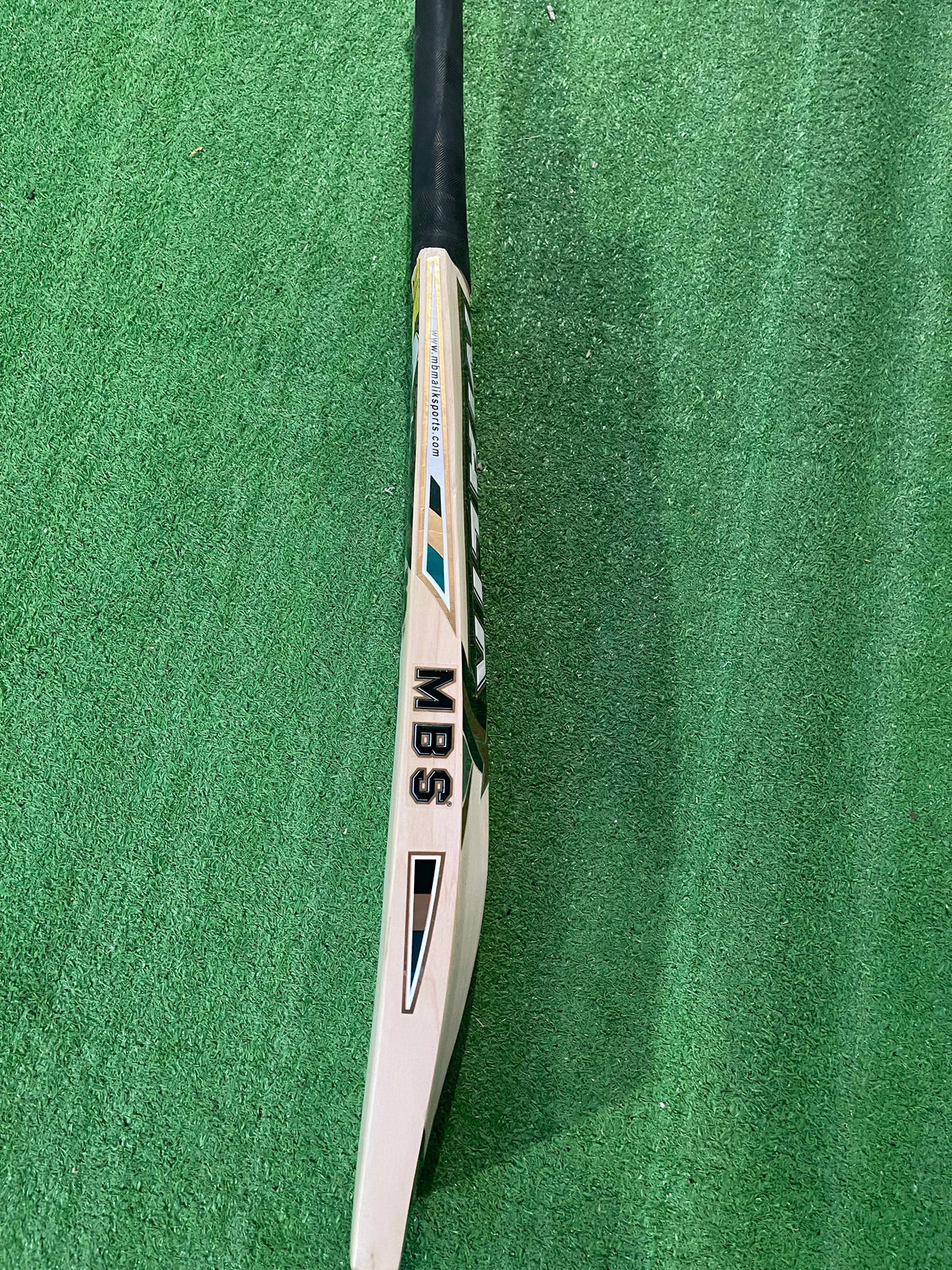 MB MALIK PLAYERS EDITION ENGLISH WILLOW CRICKET BAT -1215g-10 Grains