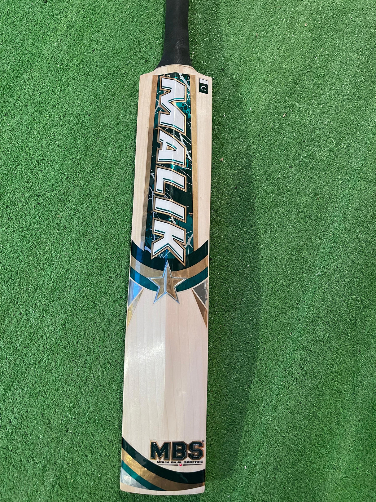 MB MALIK PLAYERS EDITION ENGLISH WILLOW CRICKET BAT -1215g-10 Grains