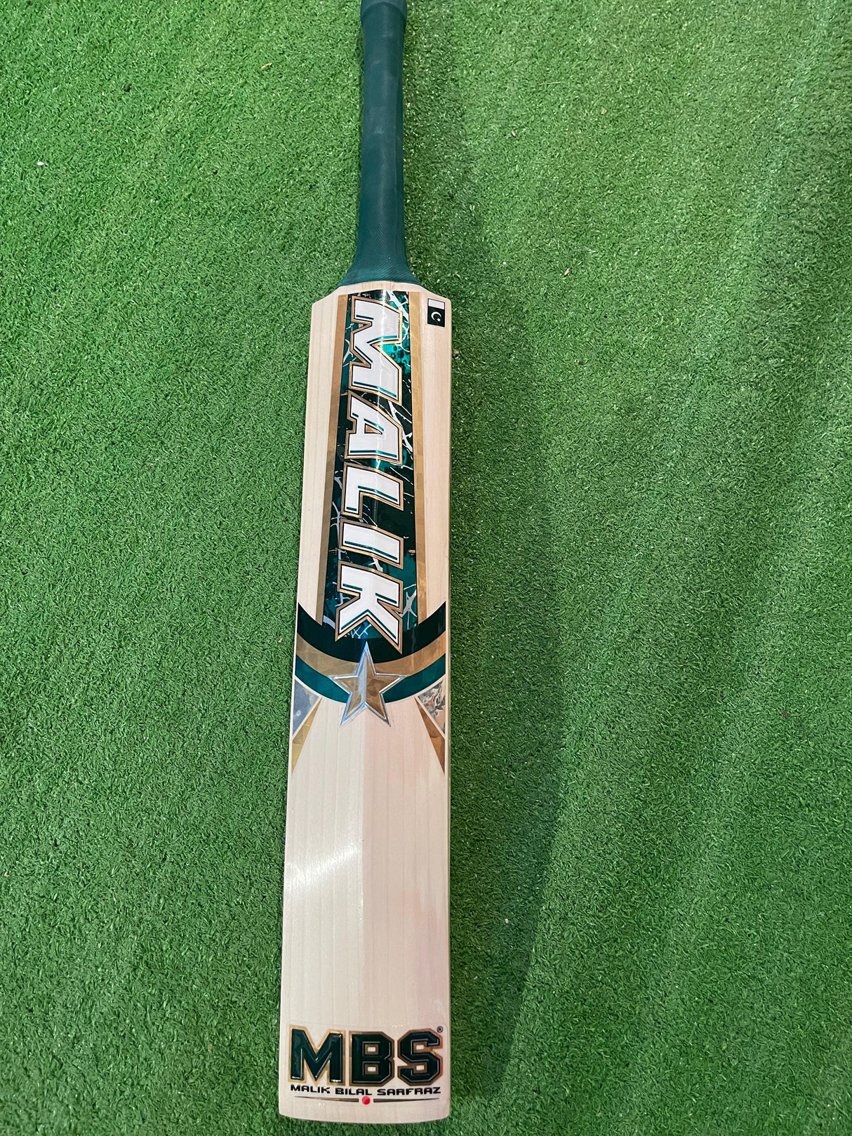 MB MALIK PLAYERS EDITION ENGLISH WILLOW CRICKET BAT -1235g-10 Grains