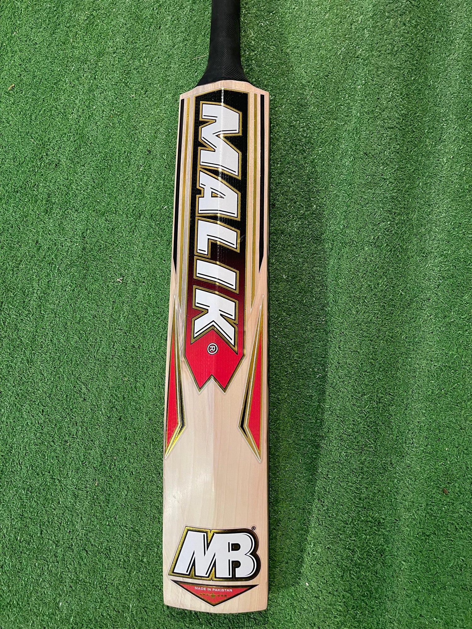 MB MALIK H PRO EDITION ENGLISH WILLOW CRICKET BAT-8 GRAINS-1245g