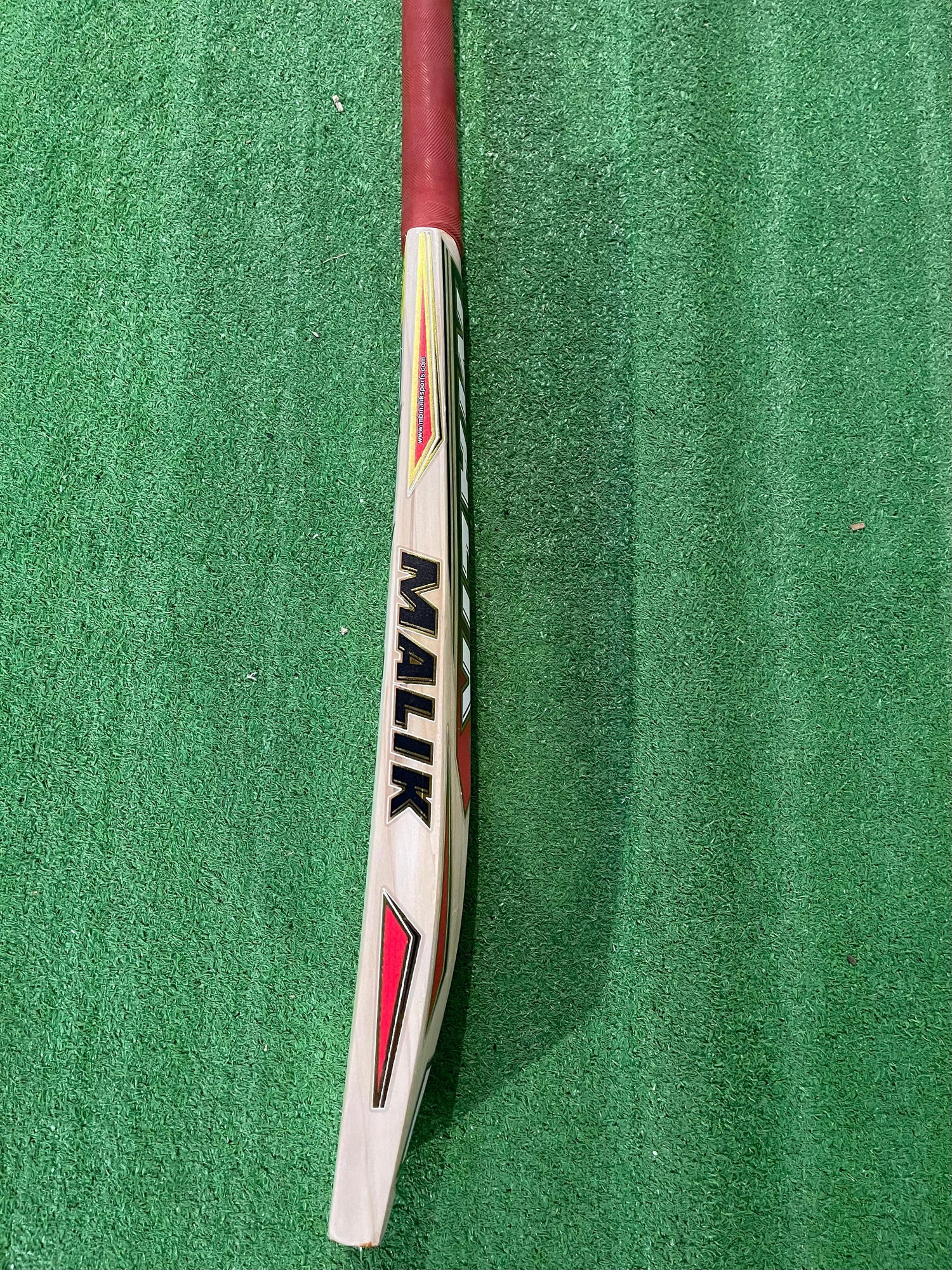 MB MALIK H PRO EDITION ENGLISH WILLOW CRICKET BAT-7 GRAINS-1175g