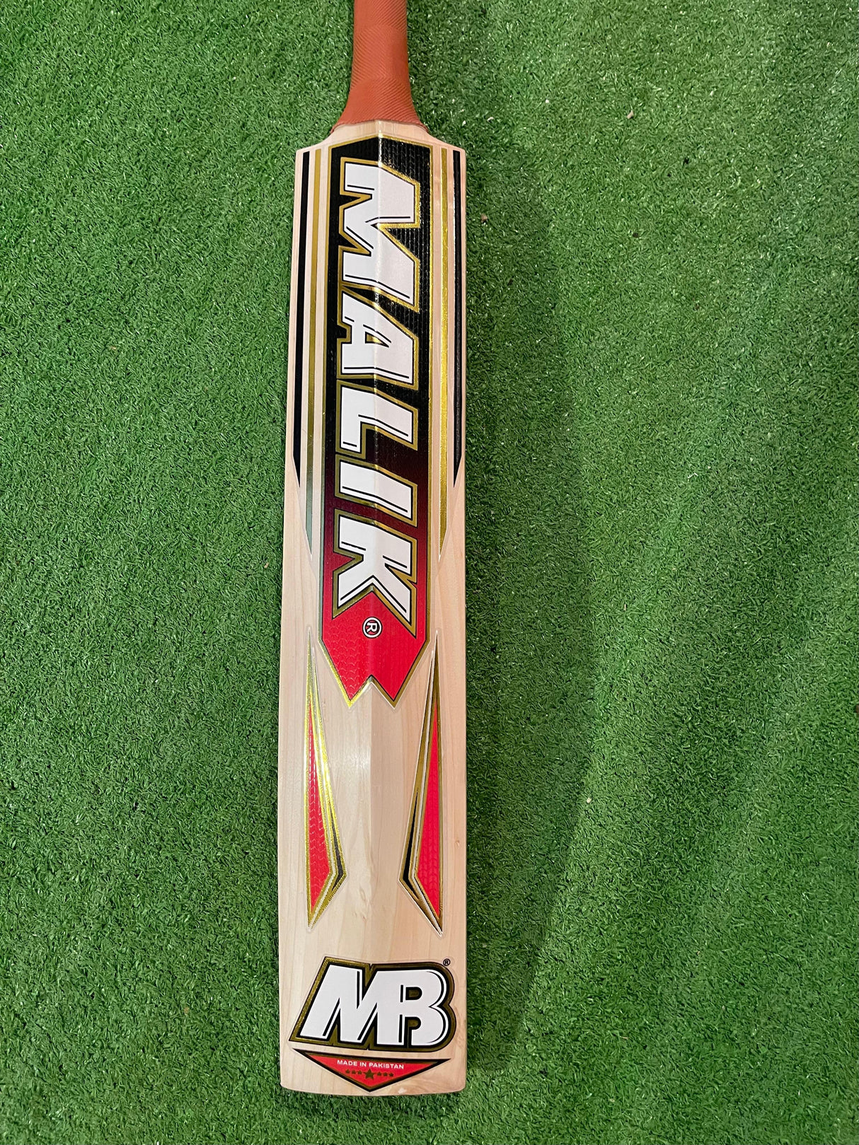 MB MALIK H PRO EDITION ENGLISH WILLOW CRICKET BAT-13 GRAINS-1275g