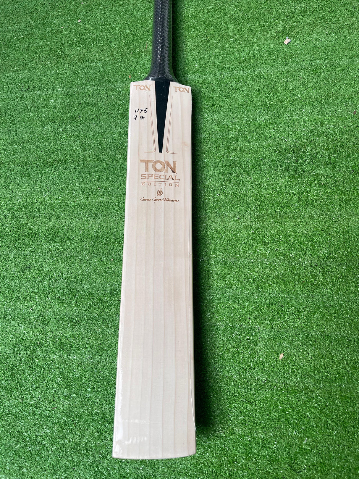 TON Special Edition | Grade 1 English willow Cricket Bat - 7 Grains- 1175