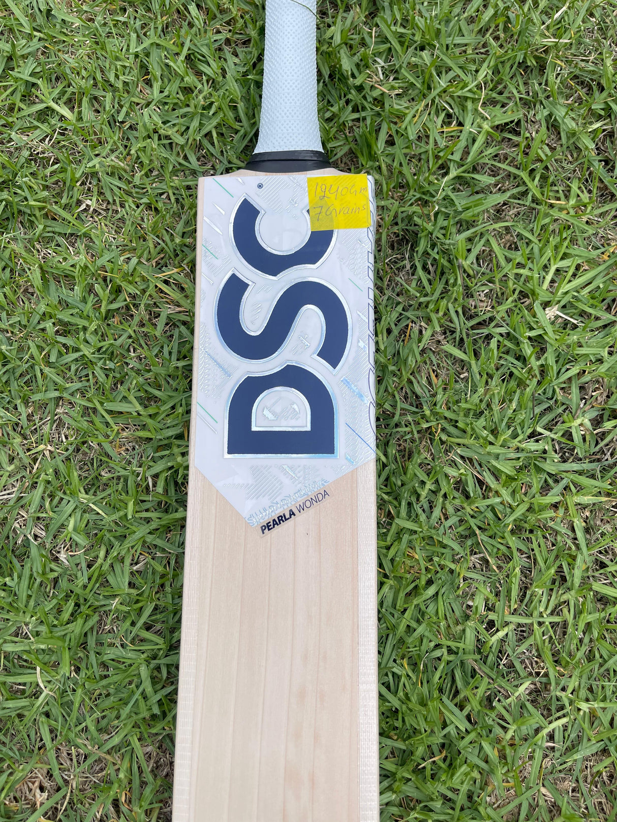 DSC Pearla Wonda -Grade 2 English willow Cricket Bat - 7 Grains - 1240 g
